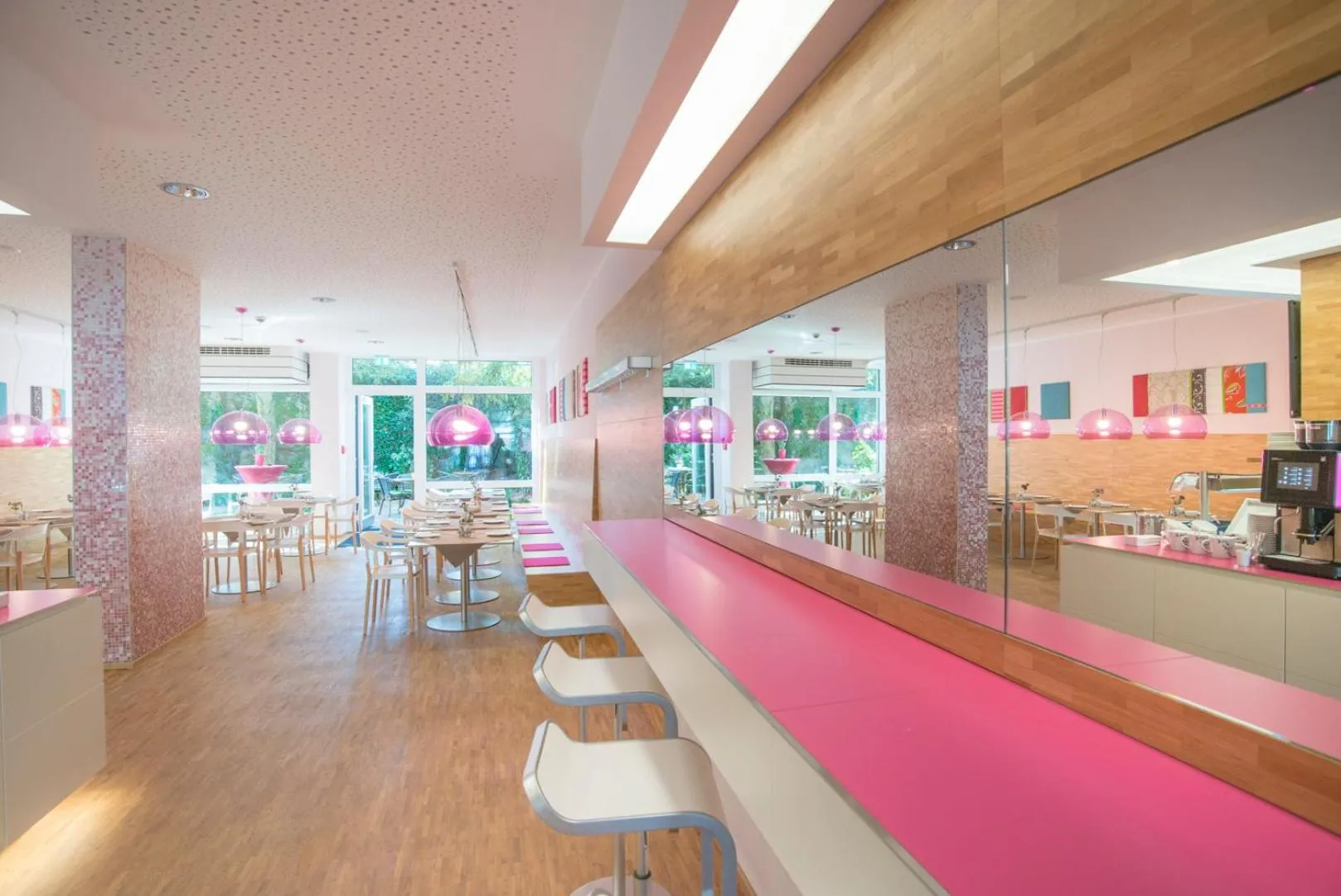 Restaurant/places to eat in fab Hotel