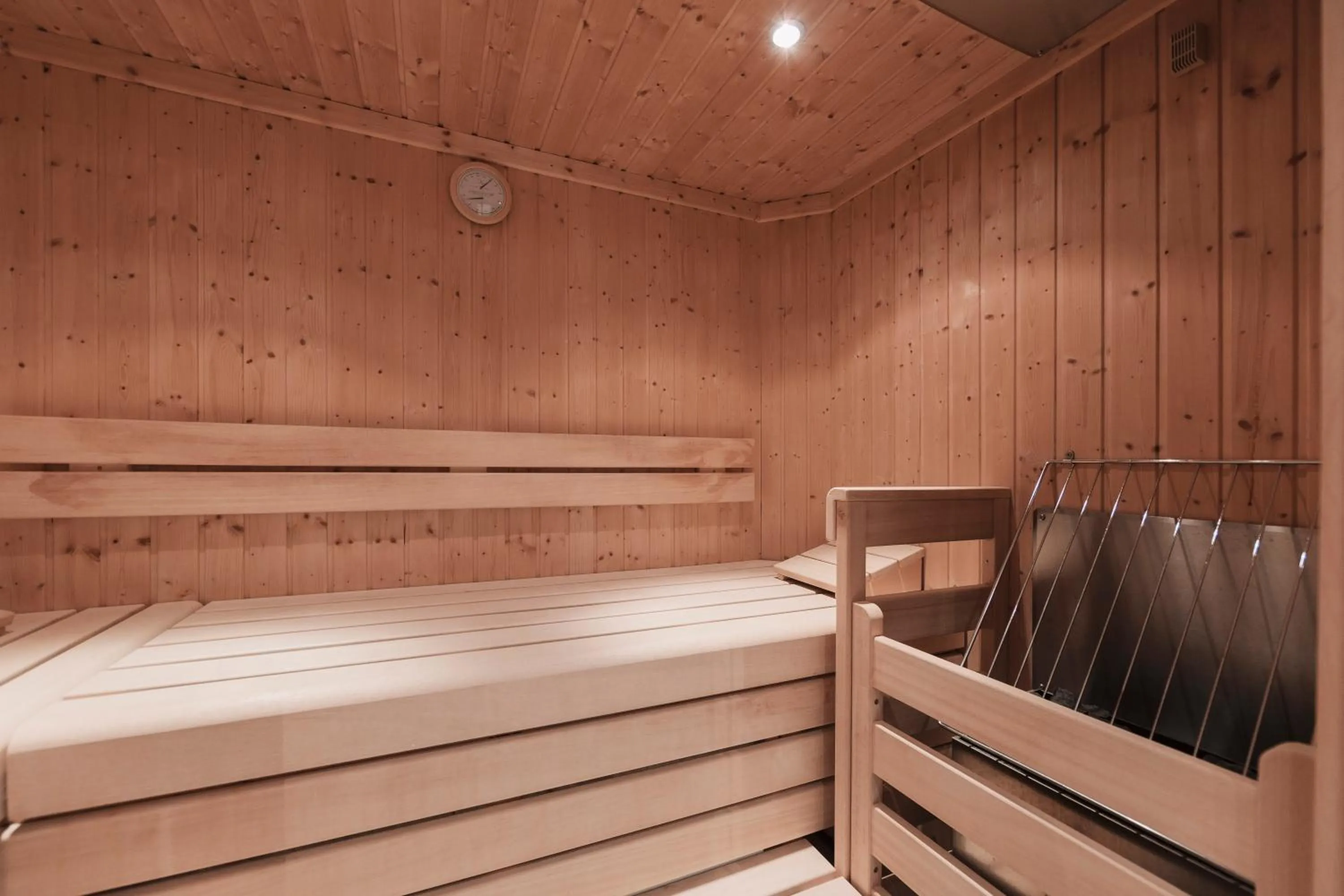 Sauna, Bed in Wellness Aparthotel Panorama Alpin - Ferienwohnungen Jerzens im Pitztal