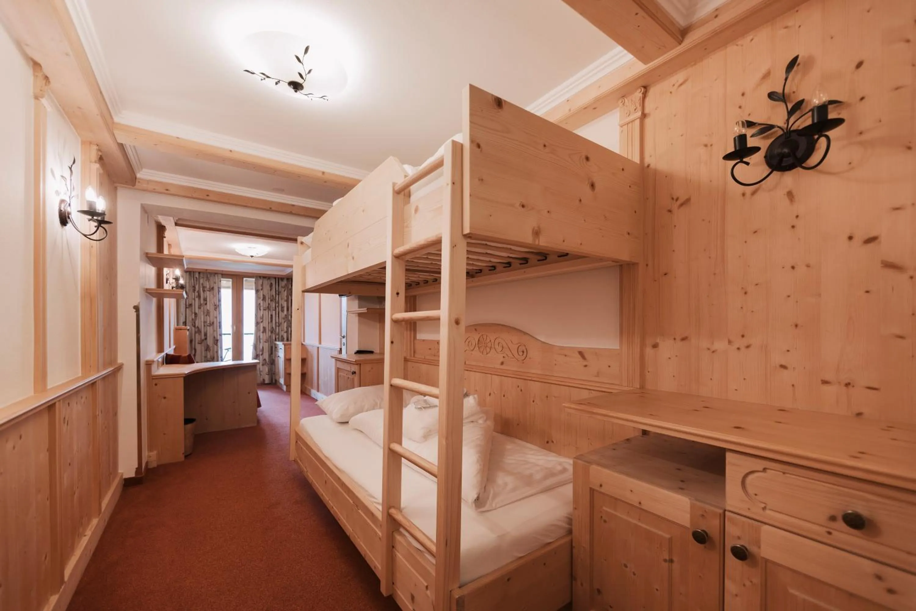 children, Bed in Wellness Aparthotel Panorama Alpin - Ferienwohnungen Jerzens im Pitztal