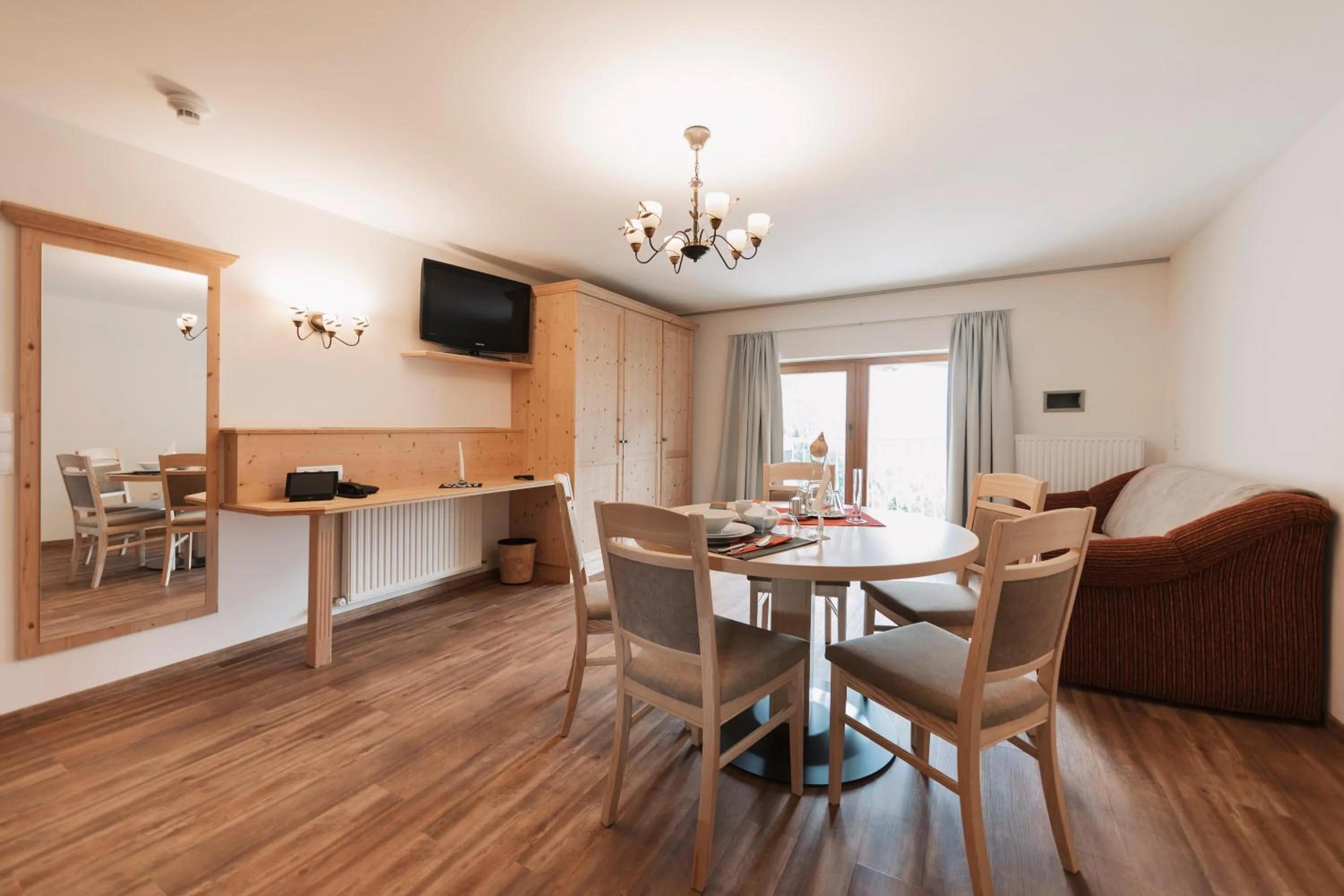 TV and multimedia in Wellness Aparthotel Panorama Alpin - Ferienwohnungen Jerzens im Pitztal