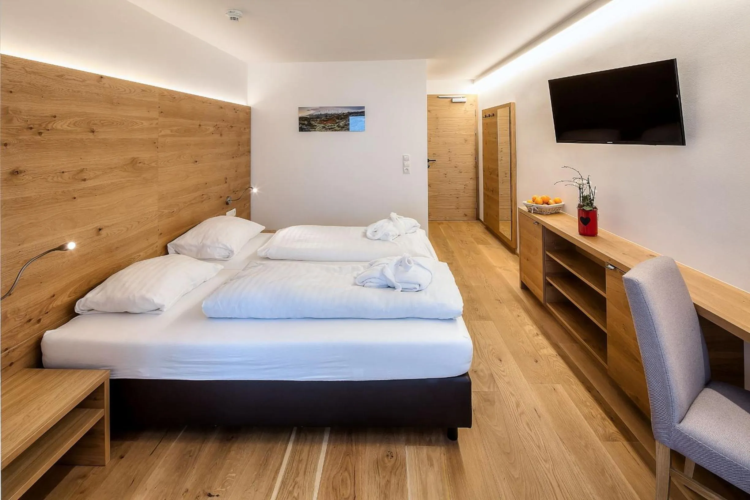Photo of the whole room, Bed in Wellness Aparthotel Panorama Alpin - Ferienwohnungen Jerzens im Pitztal