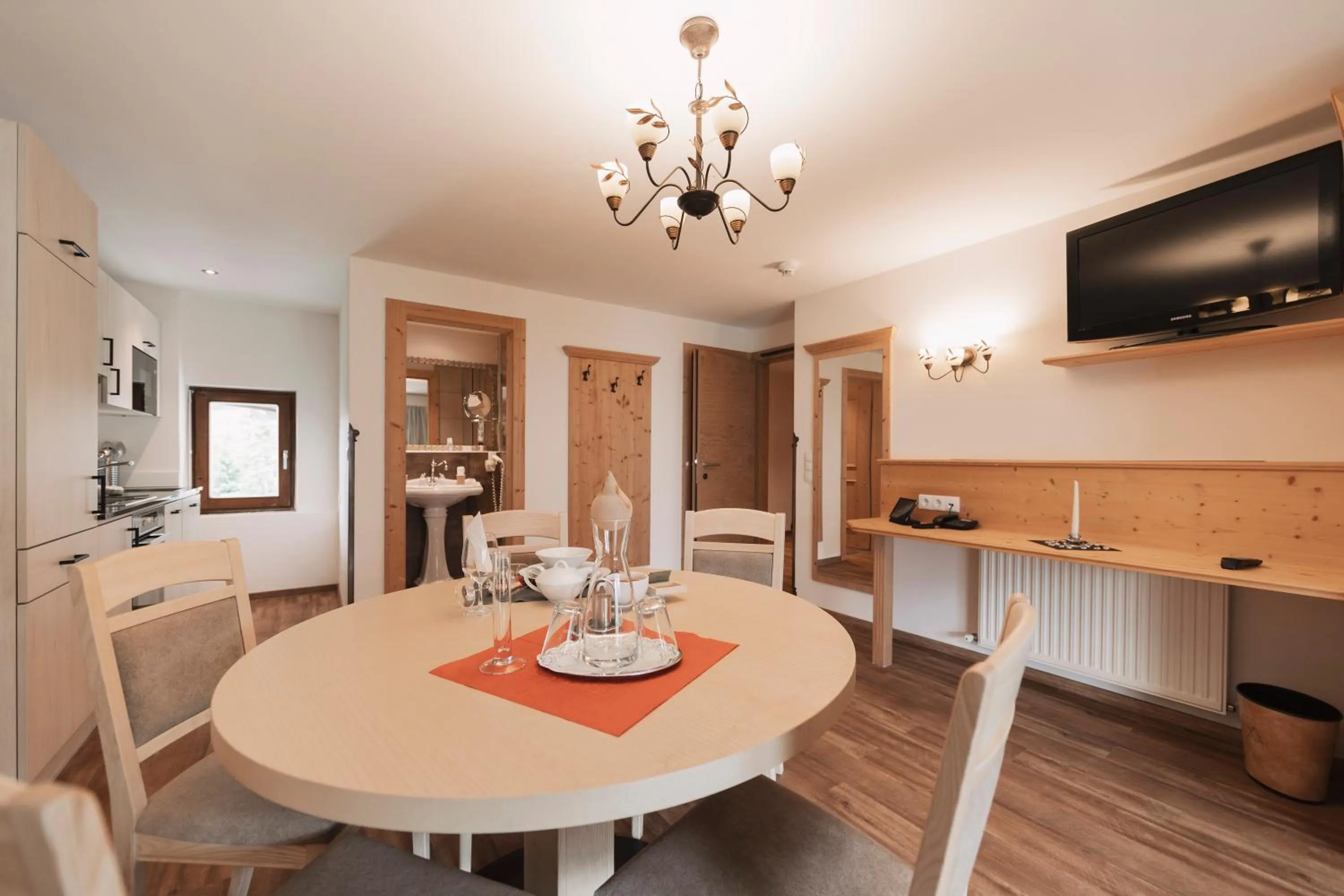 Kitchen or kitchenette in Wellness Aparthotel Panorama Alpin - Ferienwohnungen Jerzens im Pitztal