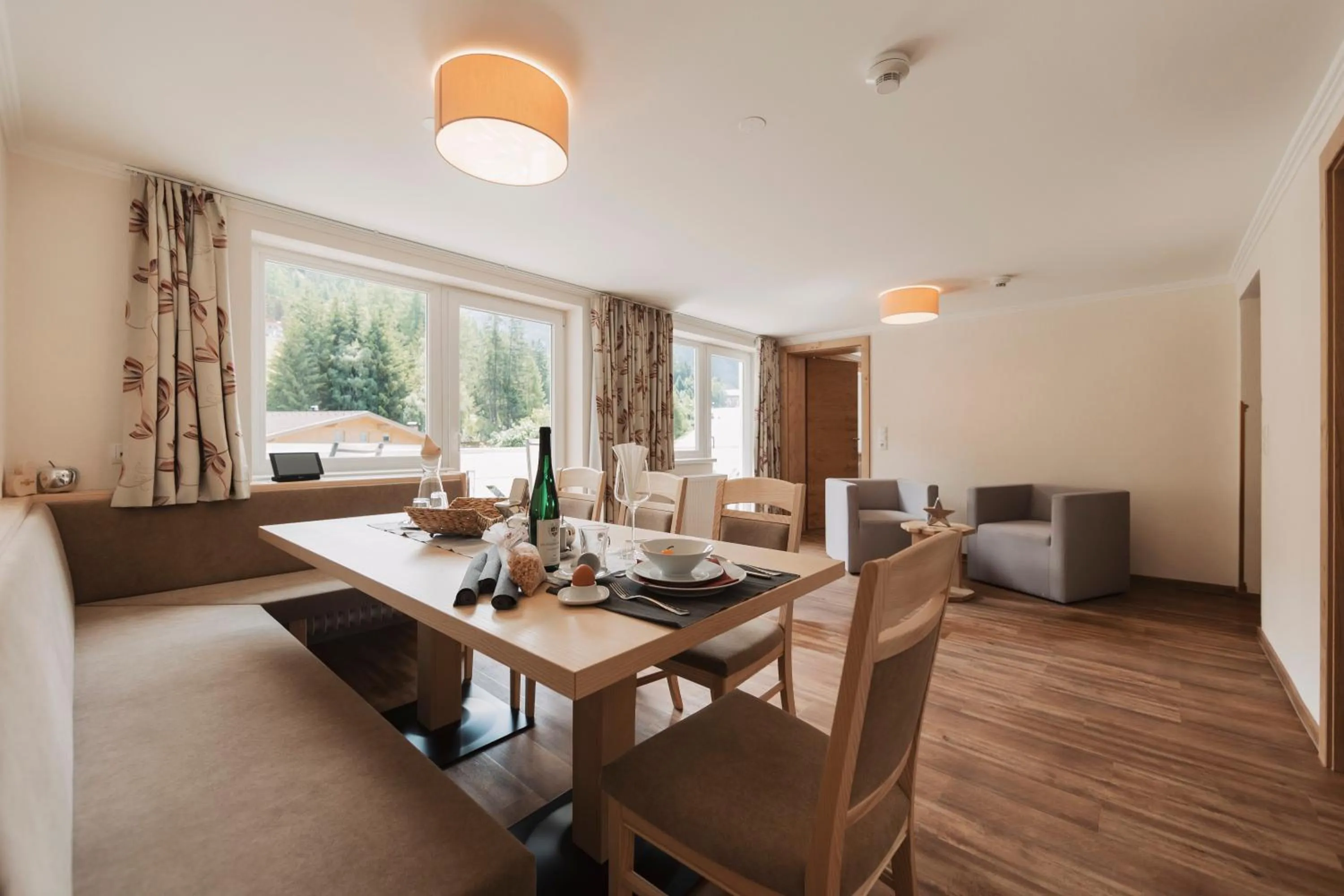 Dining area in Wellness Aparthotel Panorama Alpin - Ferienwohnungen Jerzens im Pitztal