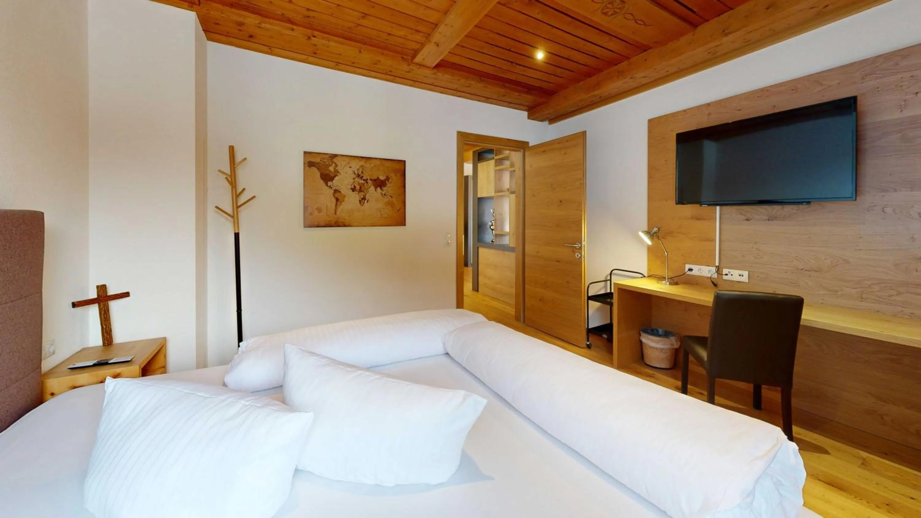 Bed in Wellness Aparthotel Panorama Alpin - Ferienwohnungen Jerzens im Pitztal