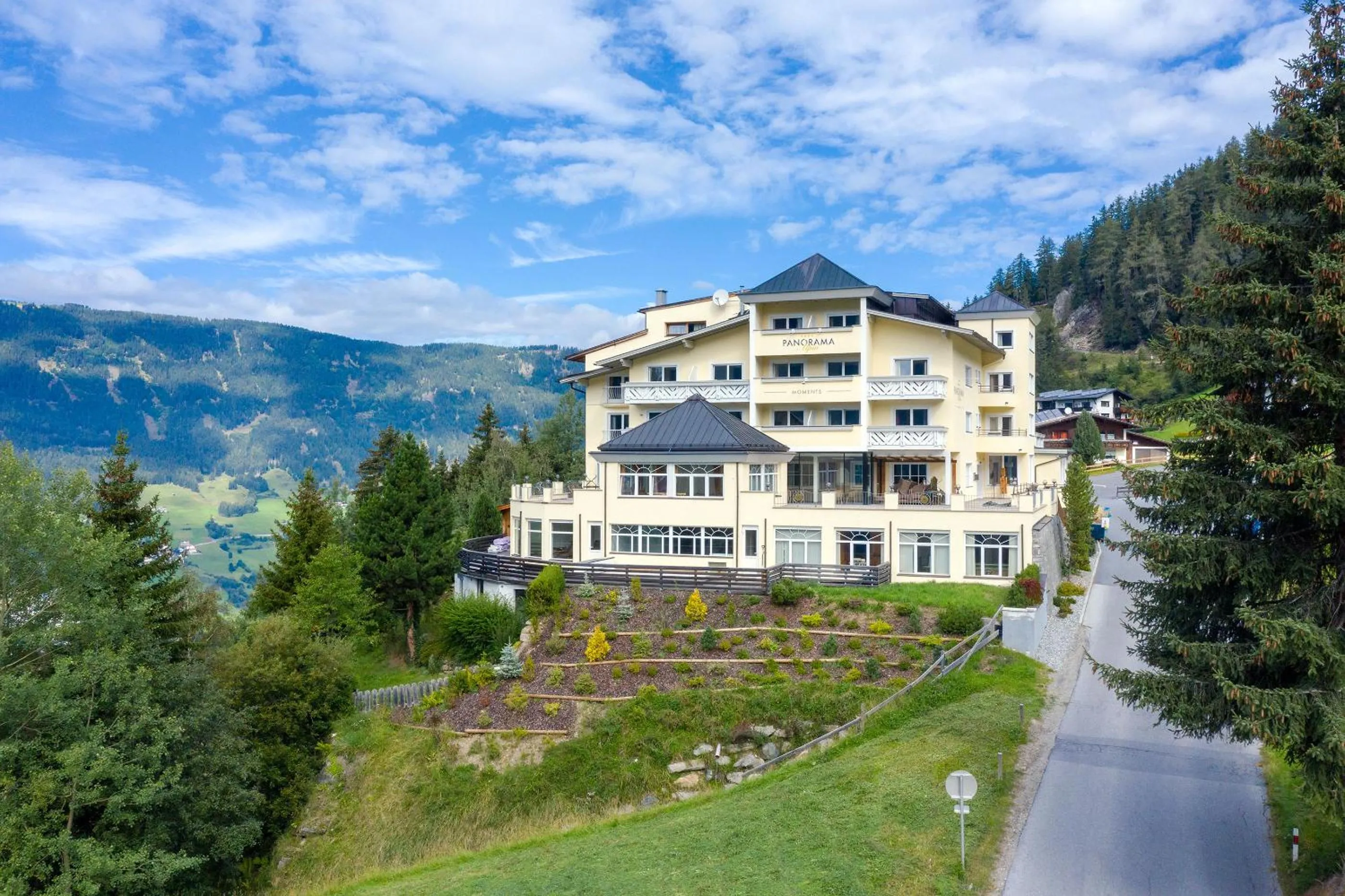 Property building in Wellness Aparthotel Panorama Alpin - Ferienwohnungen Jerzens im Pitztal