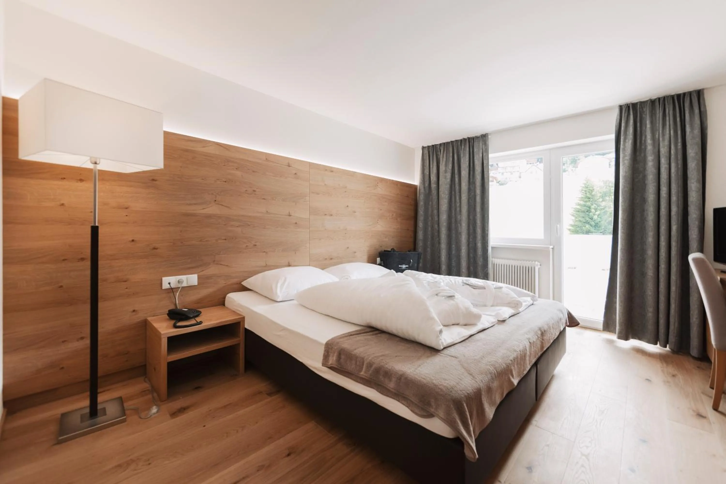 Bed in Wellness Aparthotel Panorama Alpin - Ferienwohnungen Jerzens im Pitztal