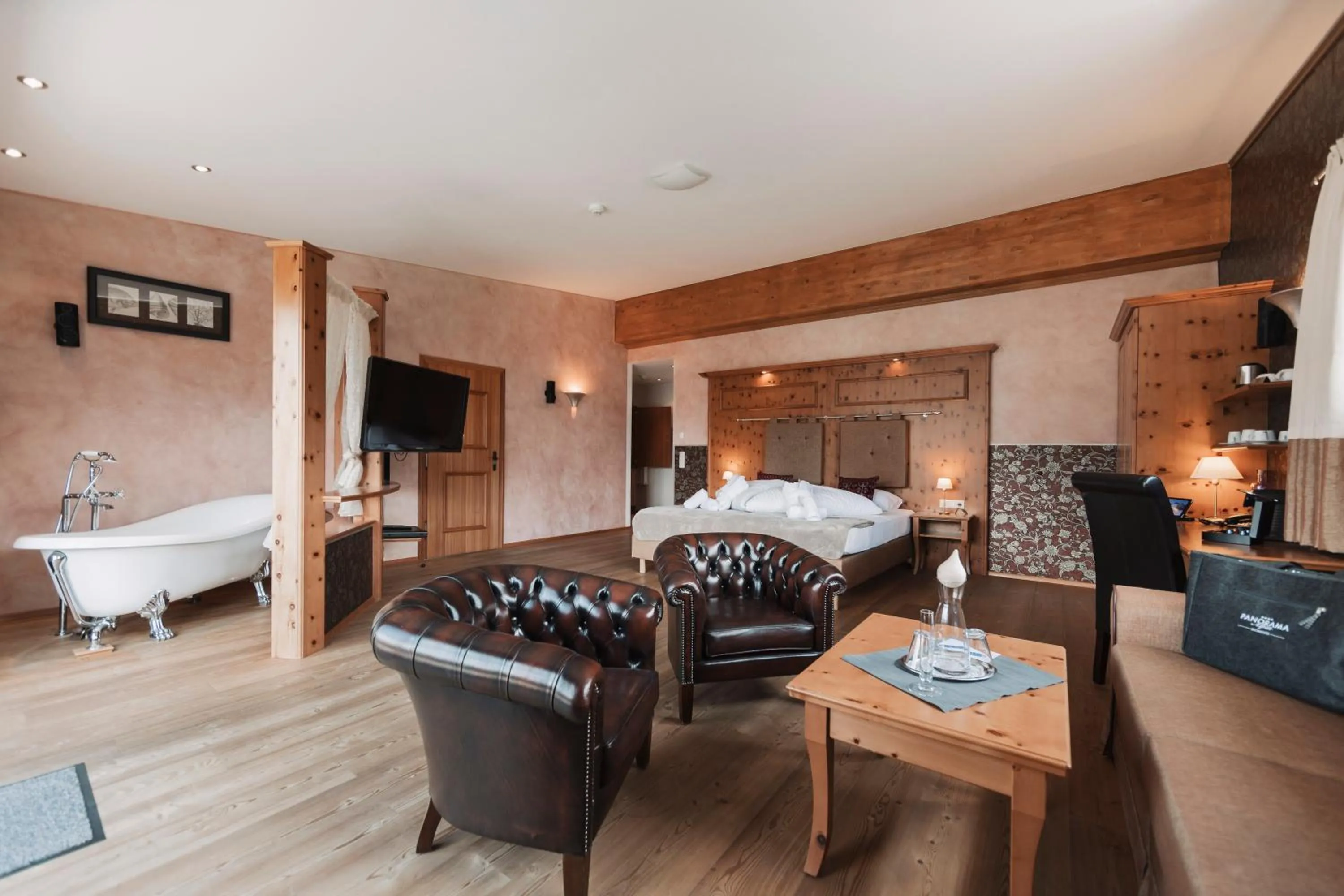 Bedroom, Bed in Wellness Aparthotel Panorama Alpin - Ferienwohnungen Jerzens im Pitztal