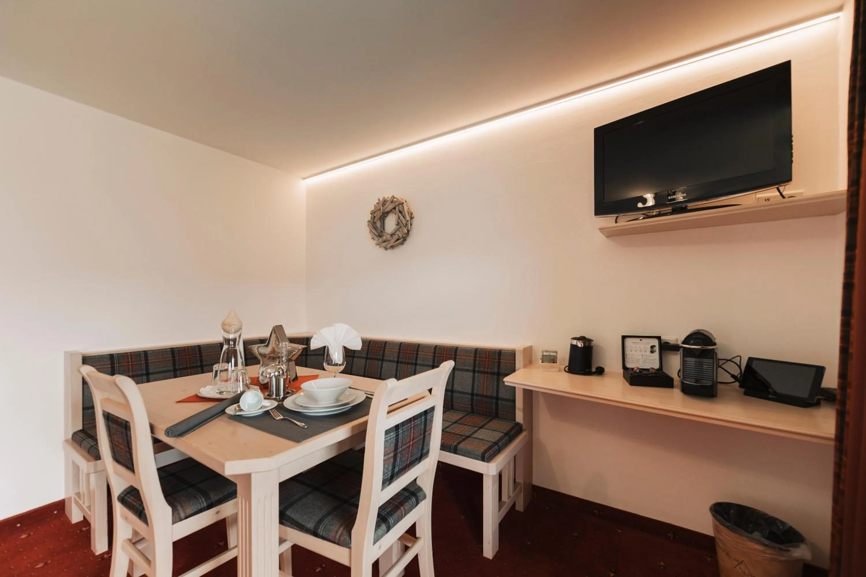 Dining area in Wellness Aparthotel Panorama Alpin - Ferienwohnungen Jerzens im Pitztal