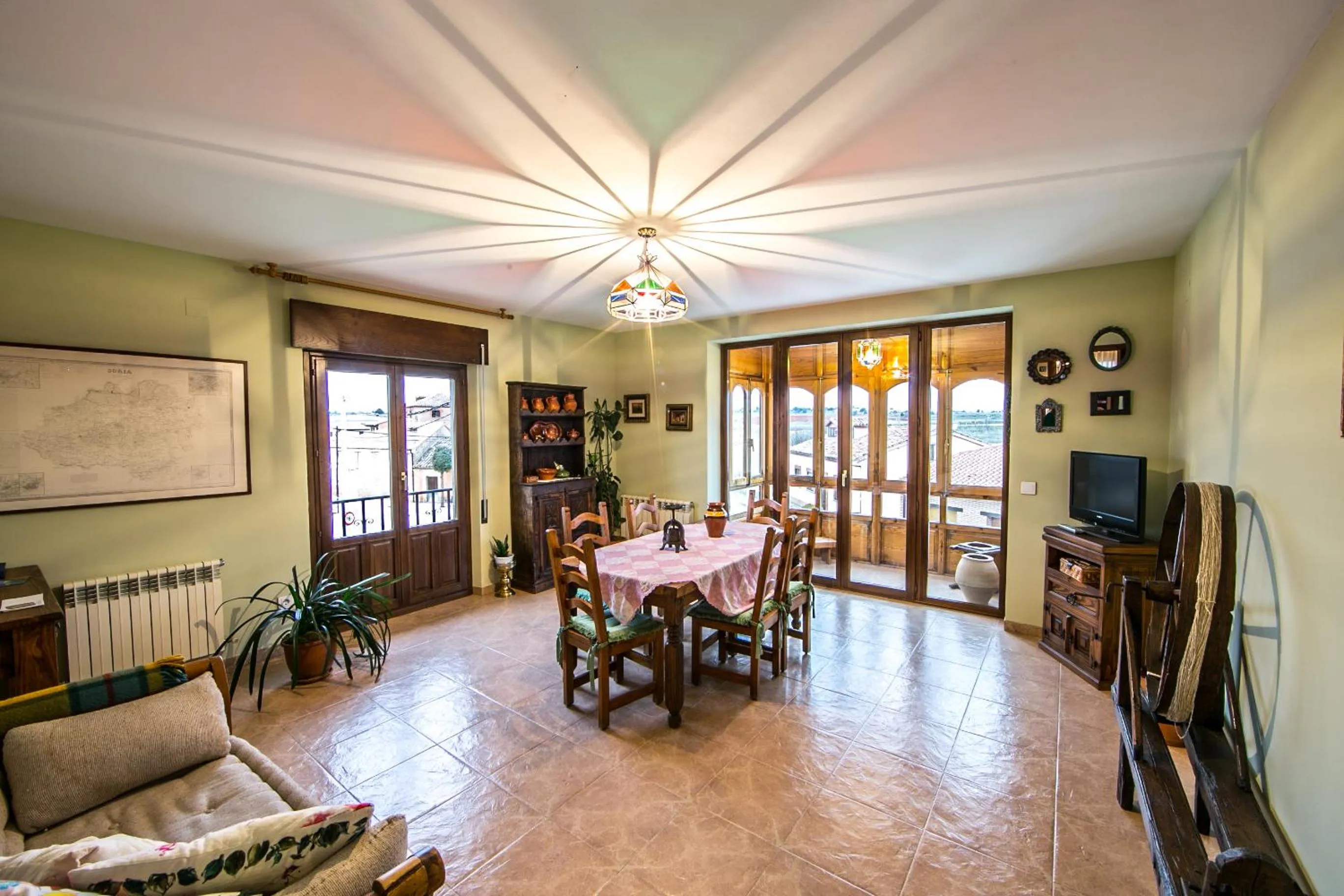 Communal lounge/ TV room in Quintanares