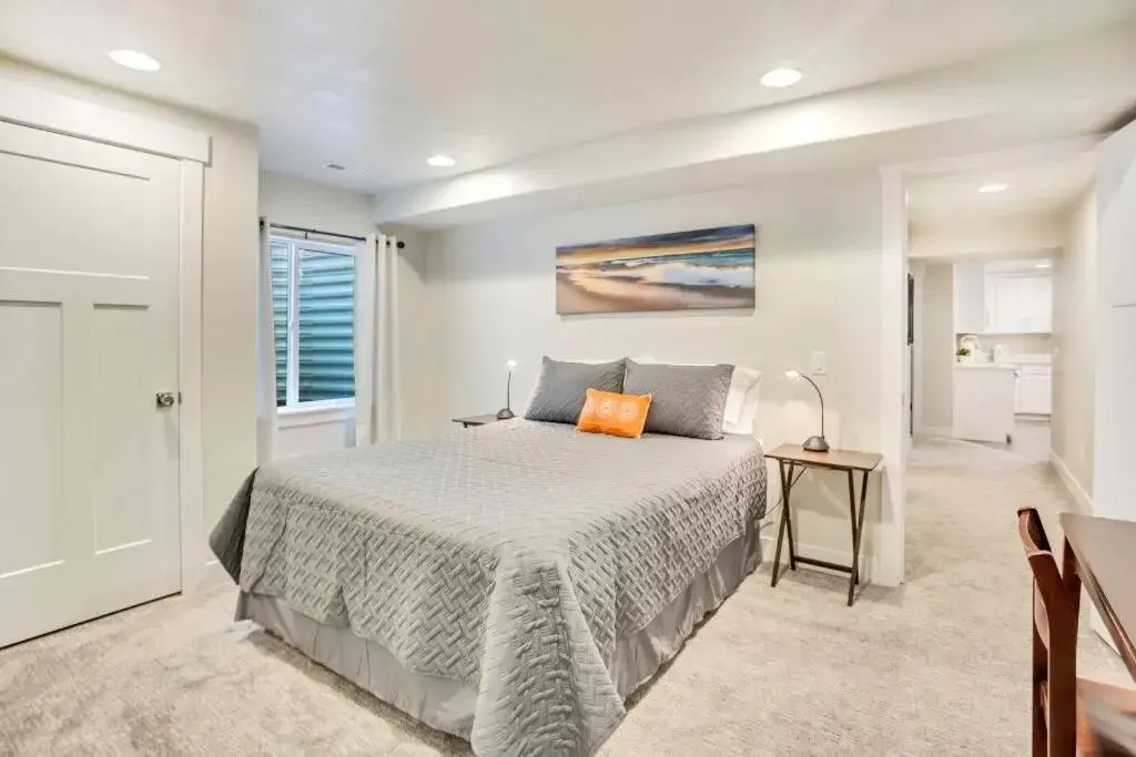 Two-Bedroom Apartment - single occupancy in New Furnished 2Bd Apt! Great for Long Stays Two-Bedroom Apartment - single occupancy in New Furnished 2Bd Apt! Great for Long Stays