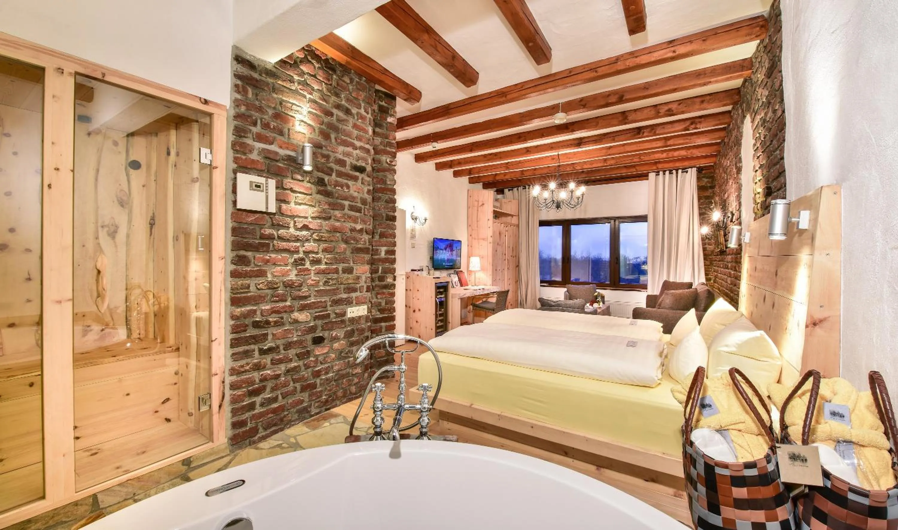 Sauna, Bed in Hotel Land Gut Höhne