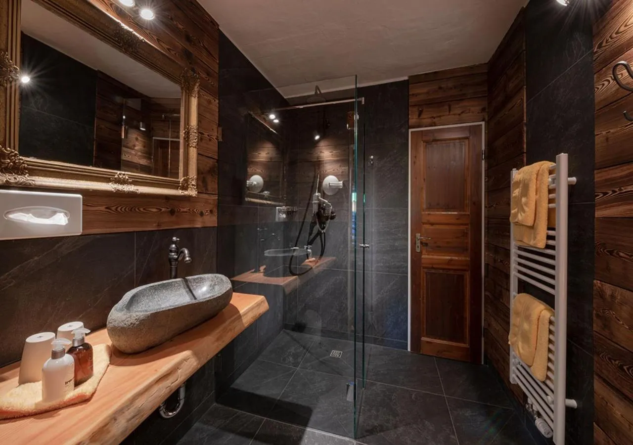 Shower in Hotel Land Gut Höhne