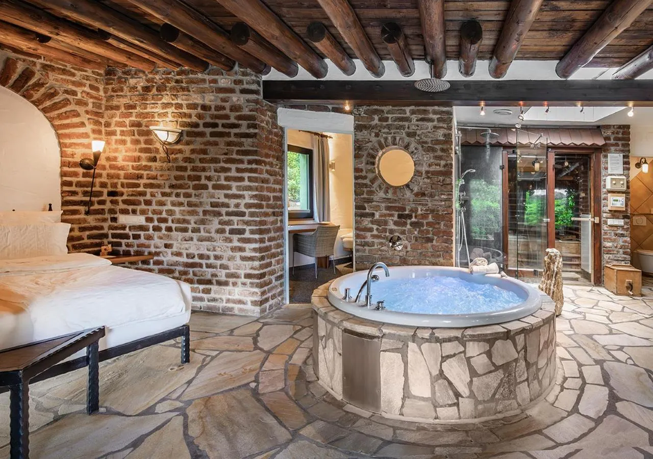 Bed in Hotel Land Gut Höhne