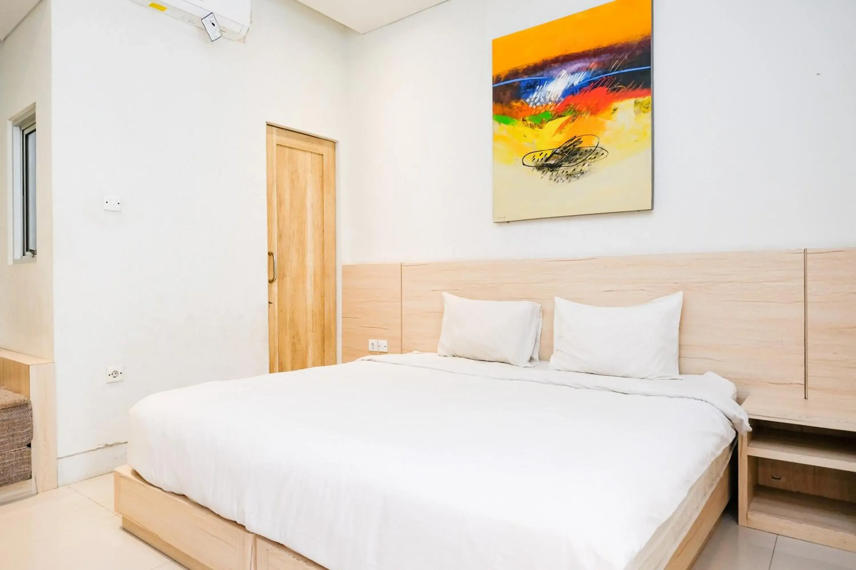 Deluxe Double Room in Lega Legi Town House Seminyak by The Lavana Deluxe Double Room in Lega Legi Town House Seminyak by The Lavana