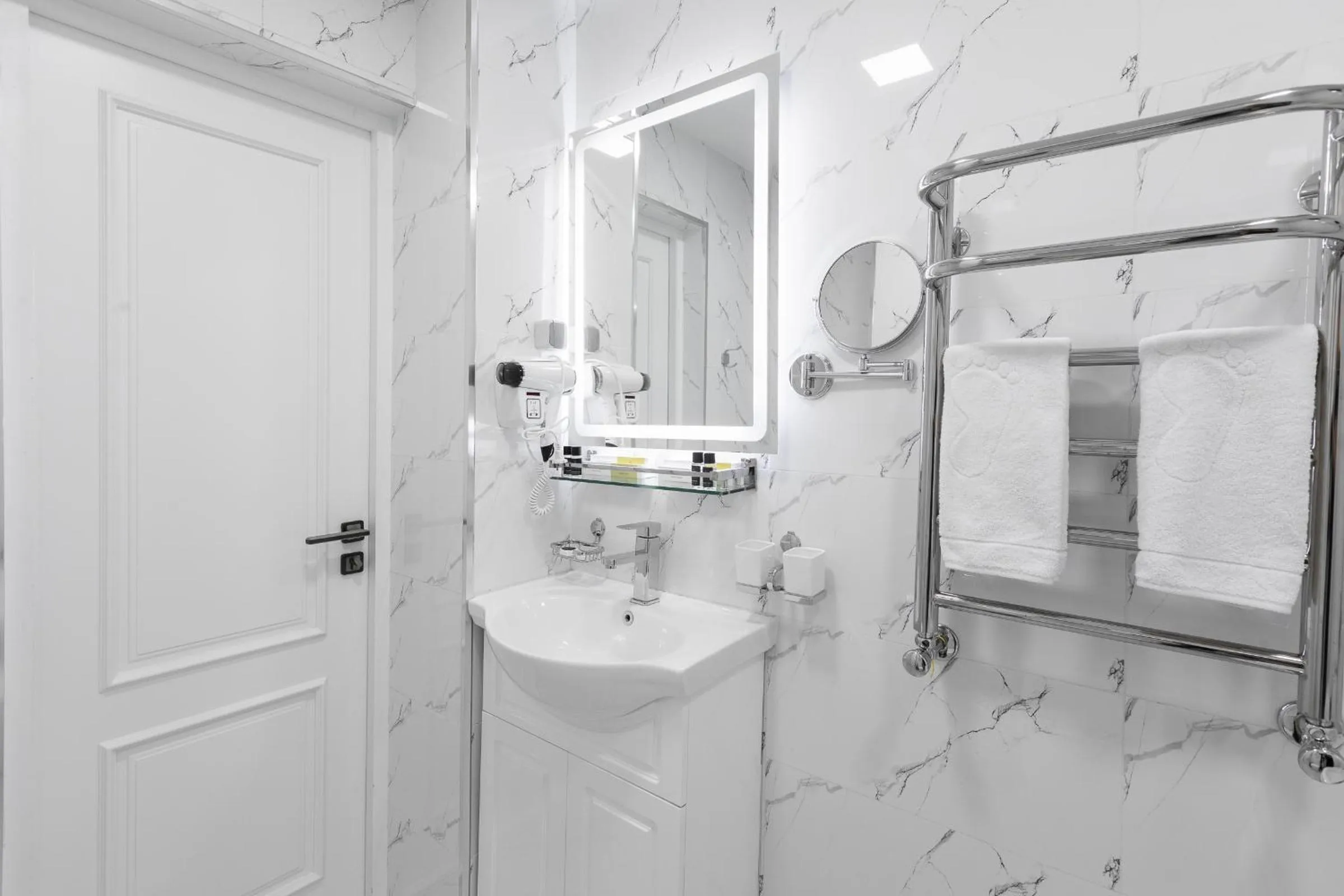 heating in Roadside by Khorrot