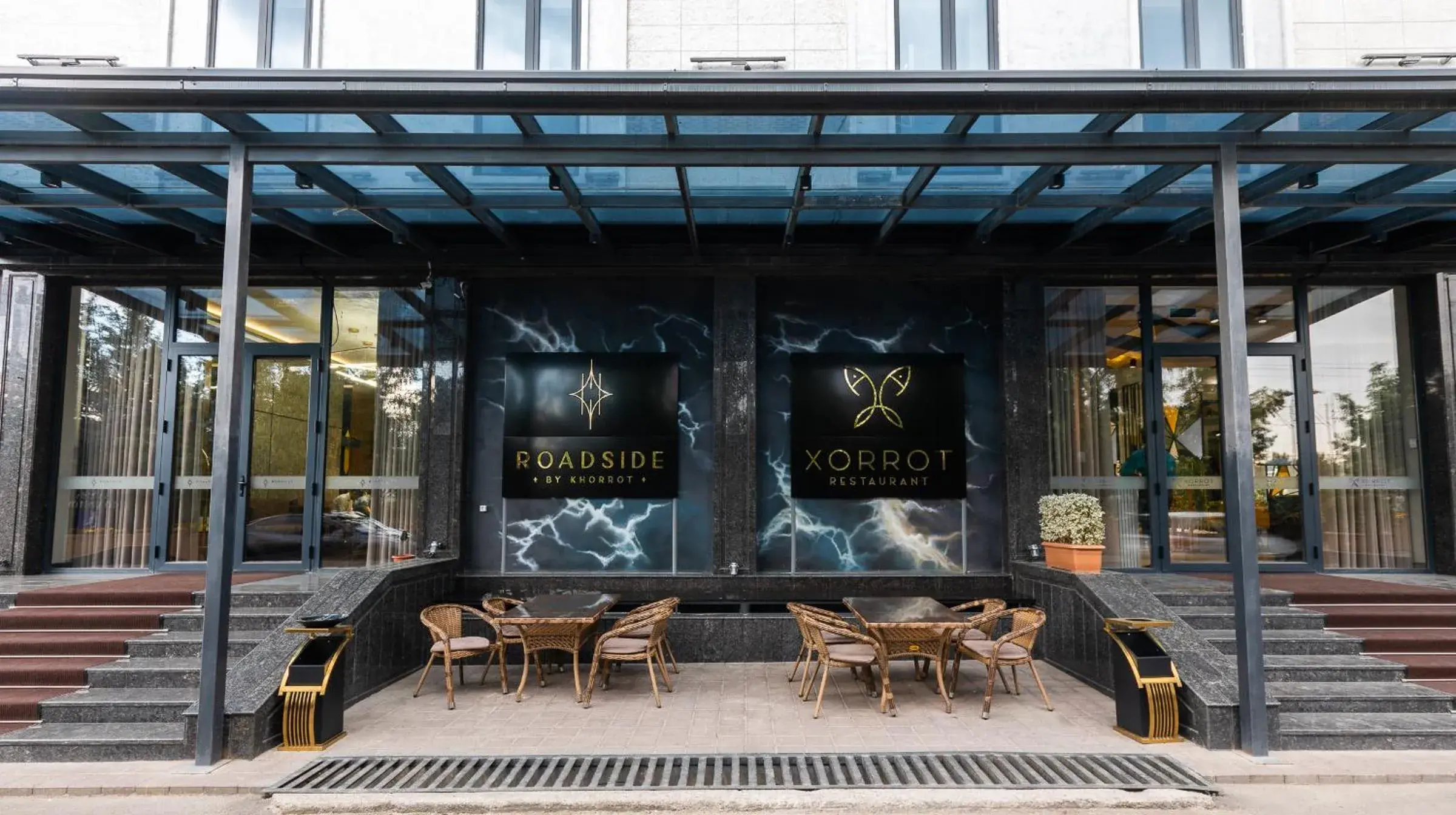 Facade/entrance in Roadside by Khorrot Facade/entrance in Roadside by Khorrot