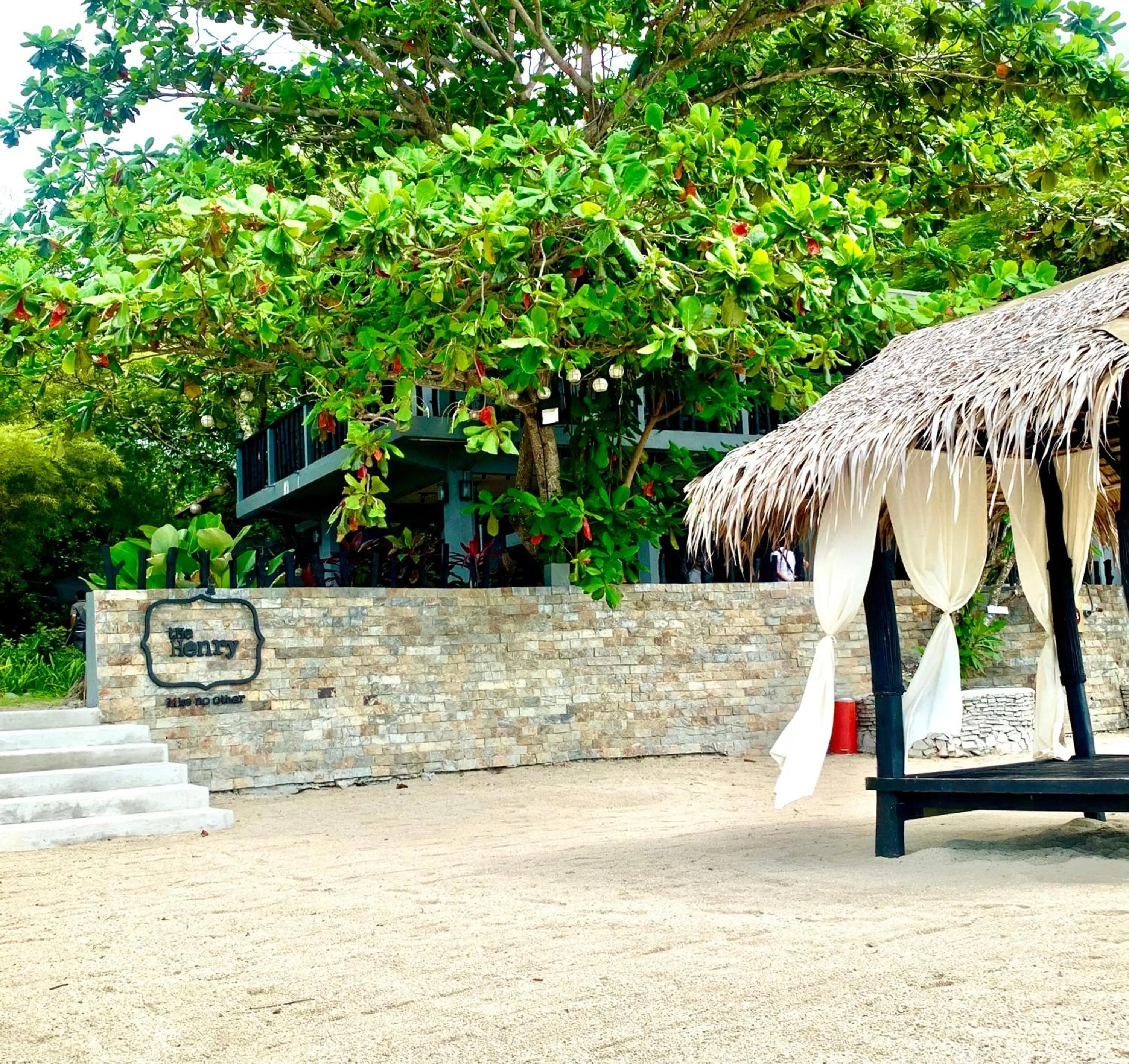 Facade/entrance in The Henry Resort Taramindu Laiya