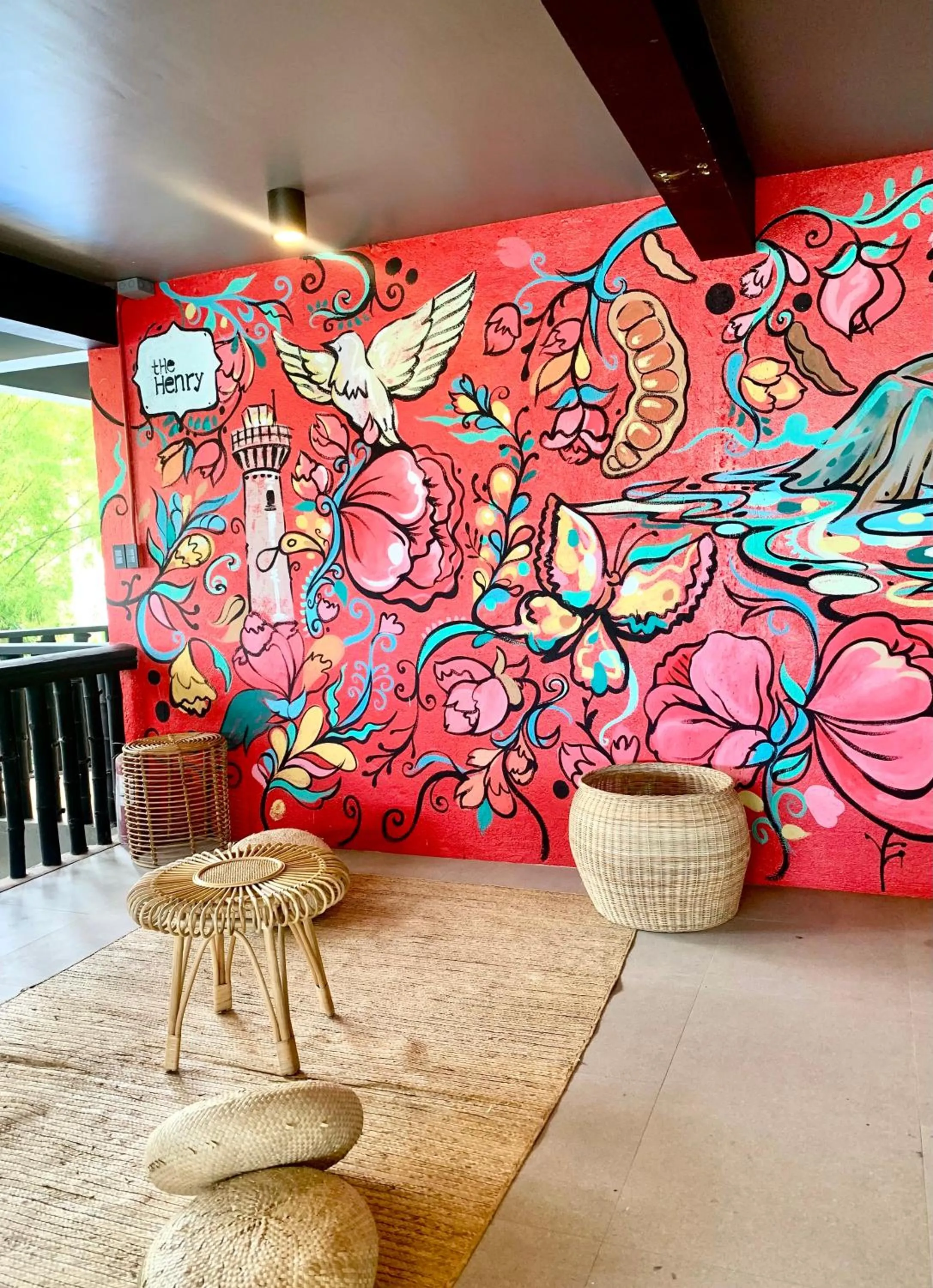 Lounge or bar in The Henry Resort Taramindu Laiya