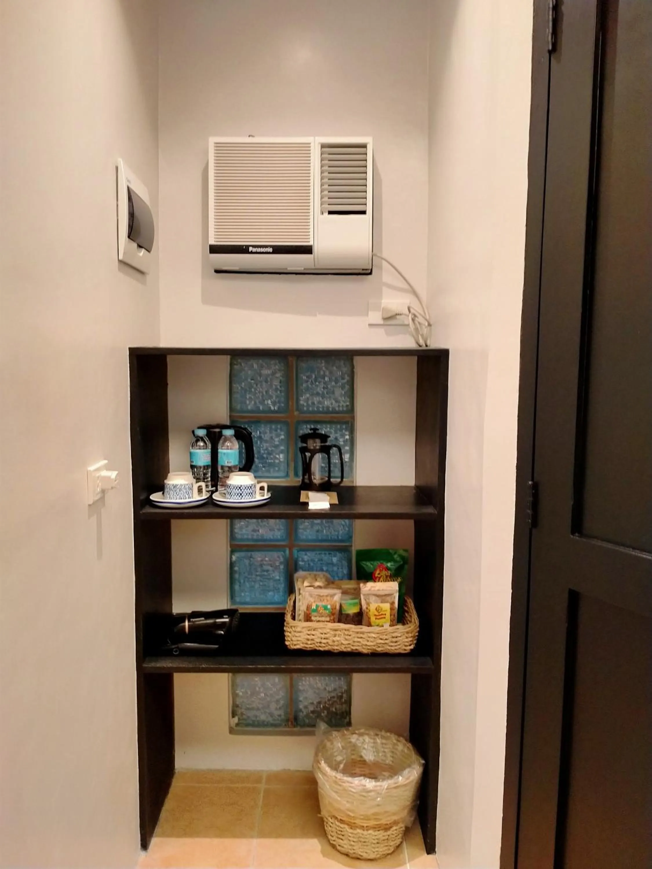 Coffee/tea facilities in The Henry Resort Taramindu Laiya