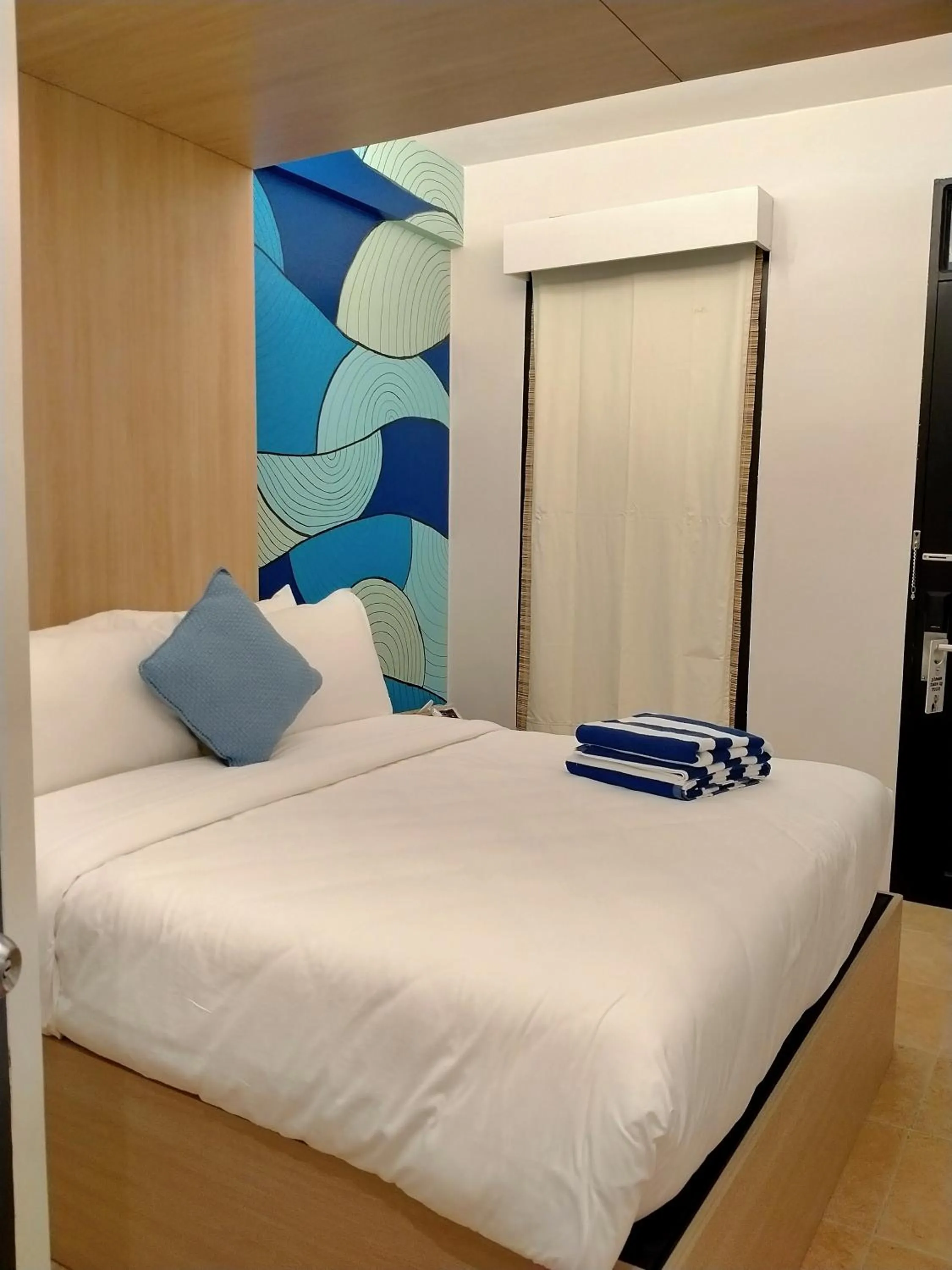 Bed in The Henry Resort Taramindu Laiya