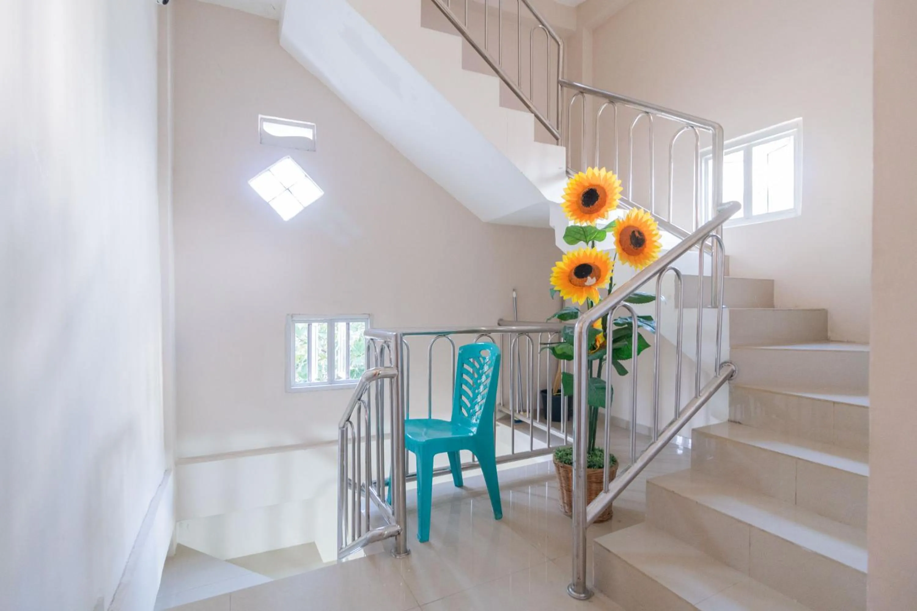 Seating area in Urbanview Hotel Lumendiva 2 Palembang by RedDoorz