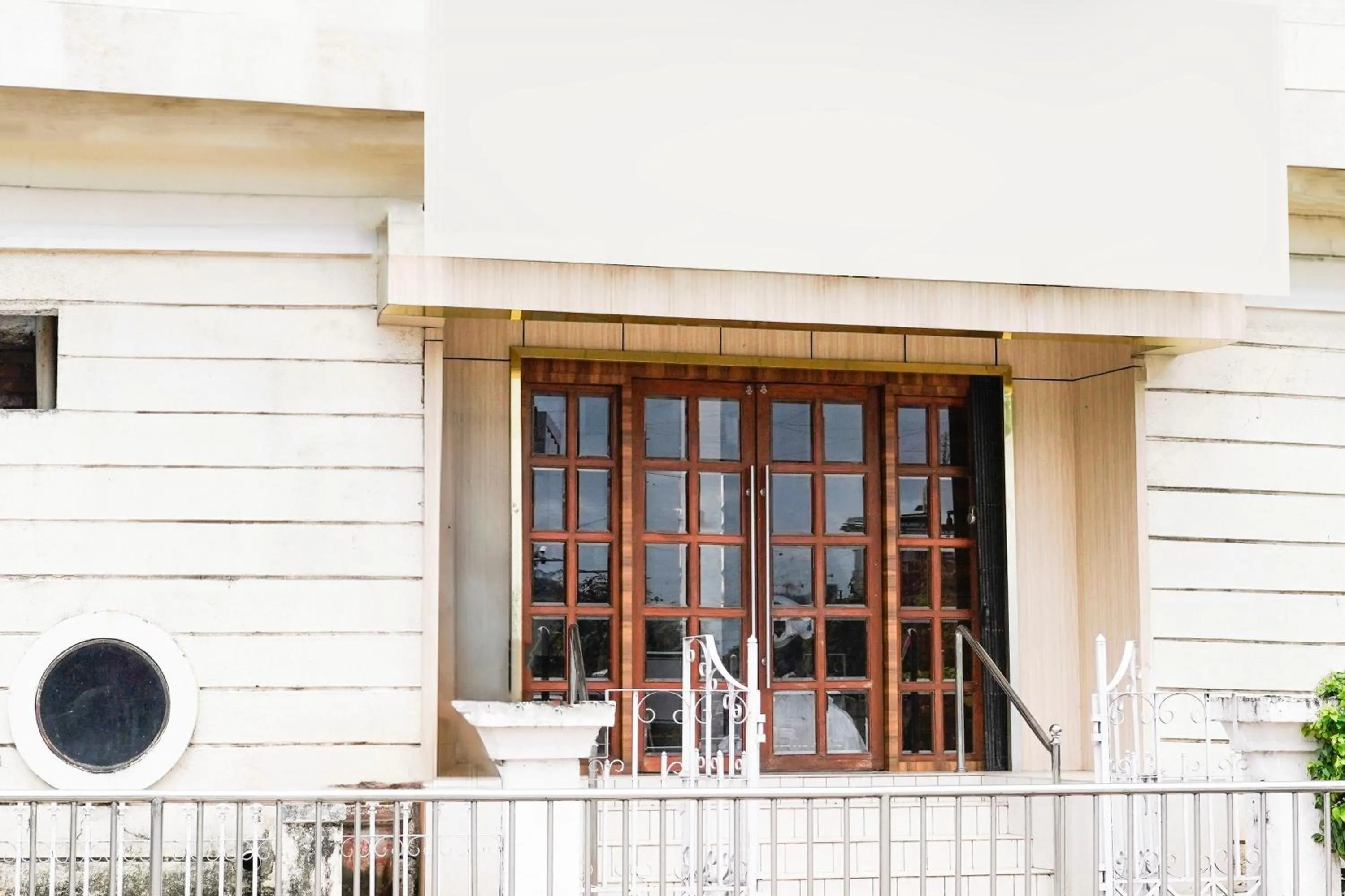 Facade/entrance in Super Townhouse Oak Vashi