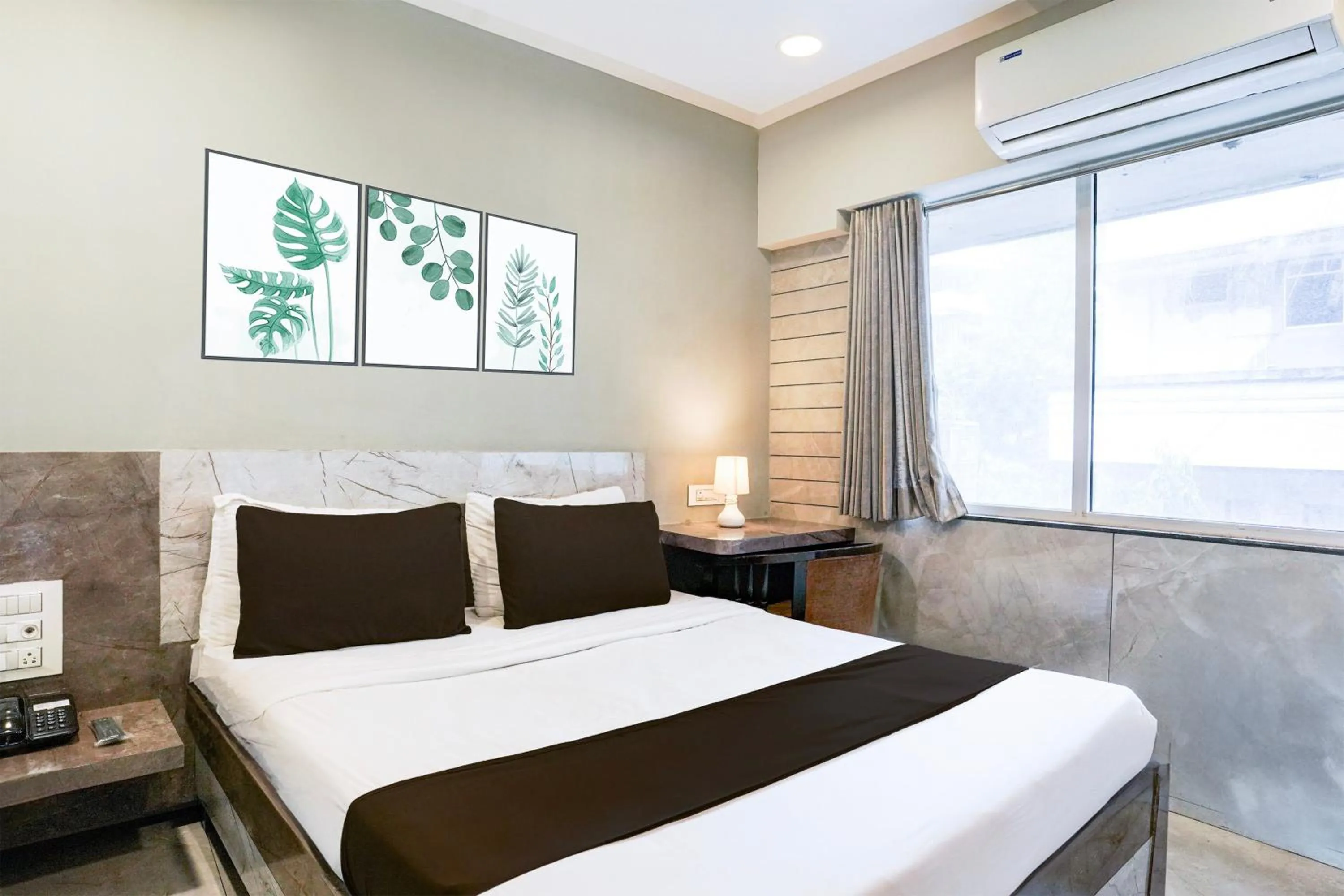 Bedroom, Bed in Super Townhouse Oak Vashi