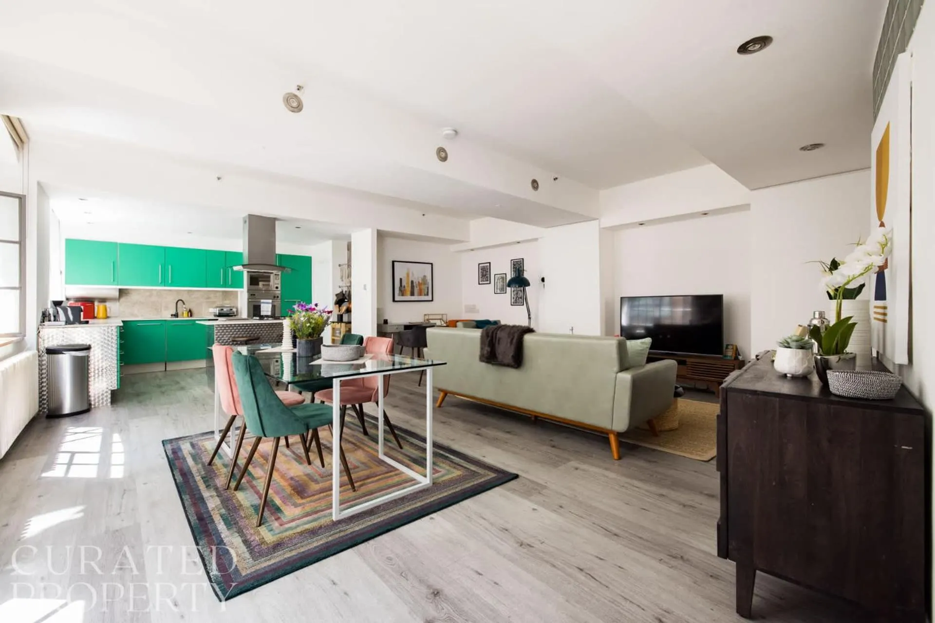 Central Soho Warehouse Loft with Concierge