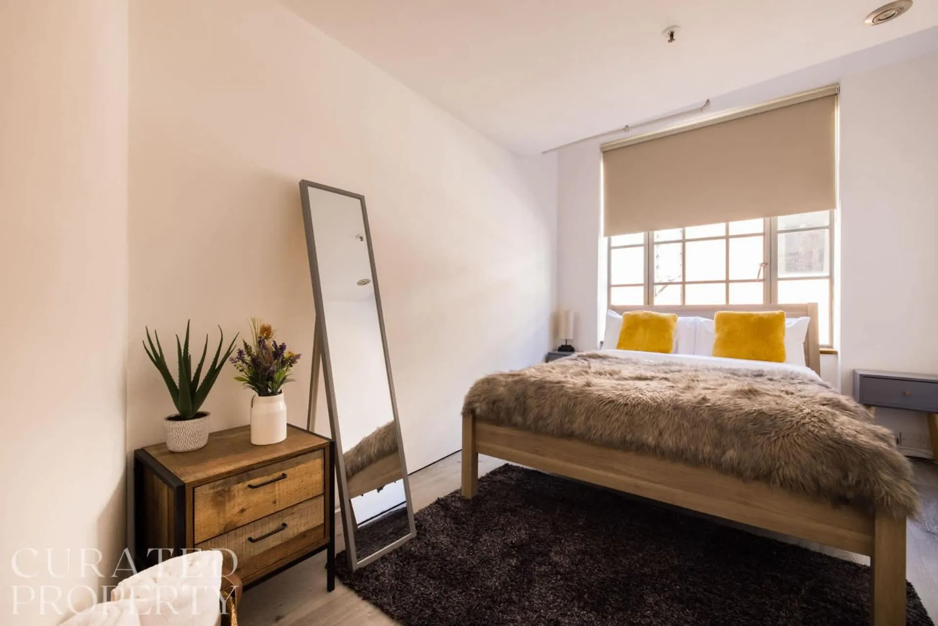 Central Soho Warehouse Loft with Concierge