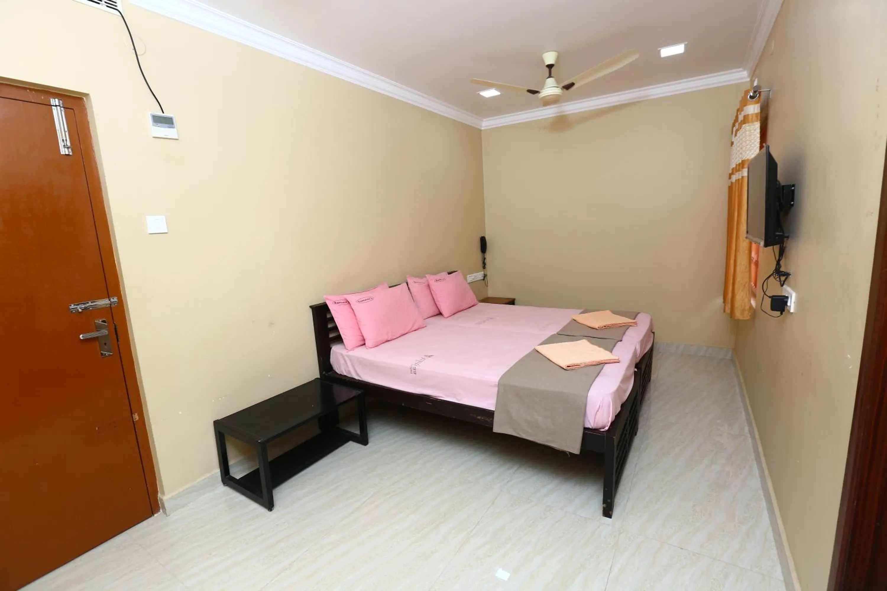 Bed in Ramana's Home Stay-Near Railway Station and Bus Stand