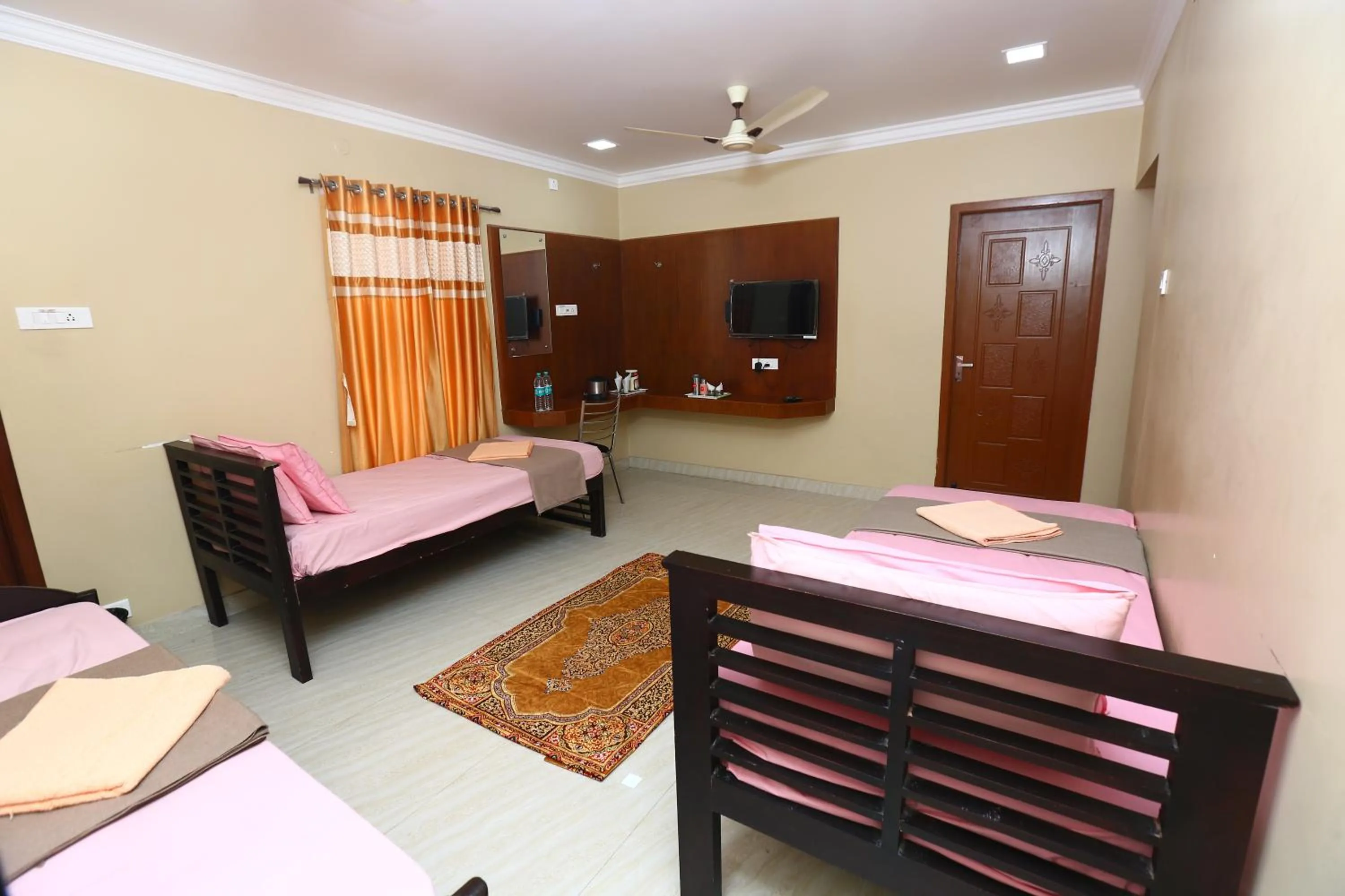 Bed in Ramana's Home Stay-Near Railway Station and Bus Stand