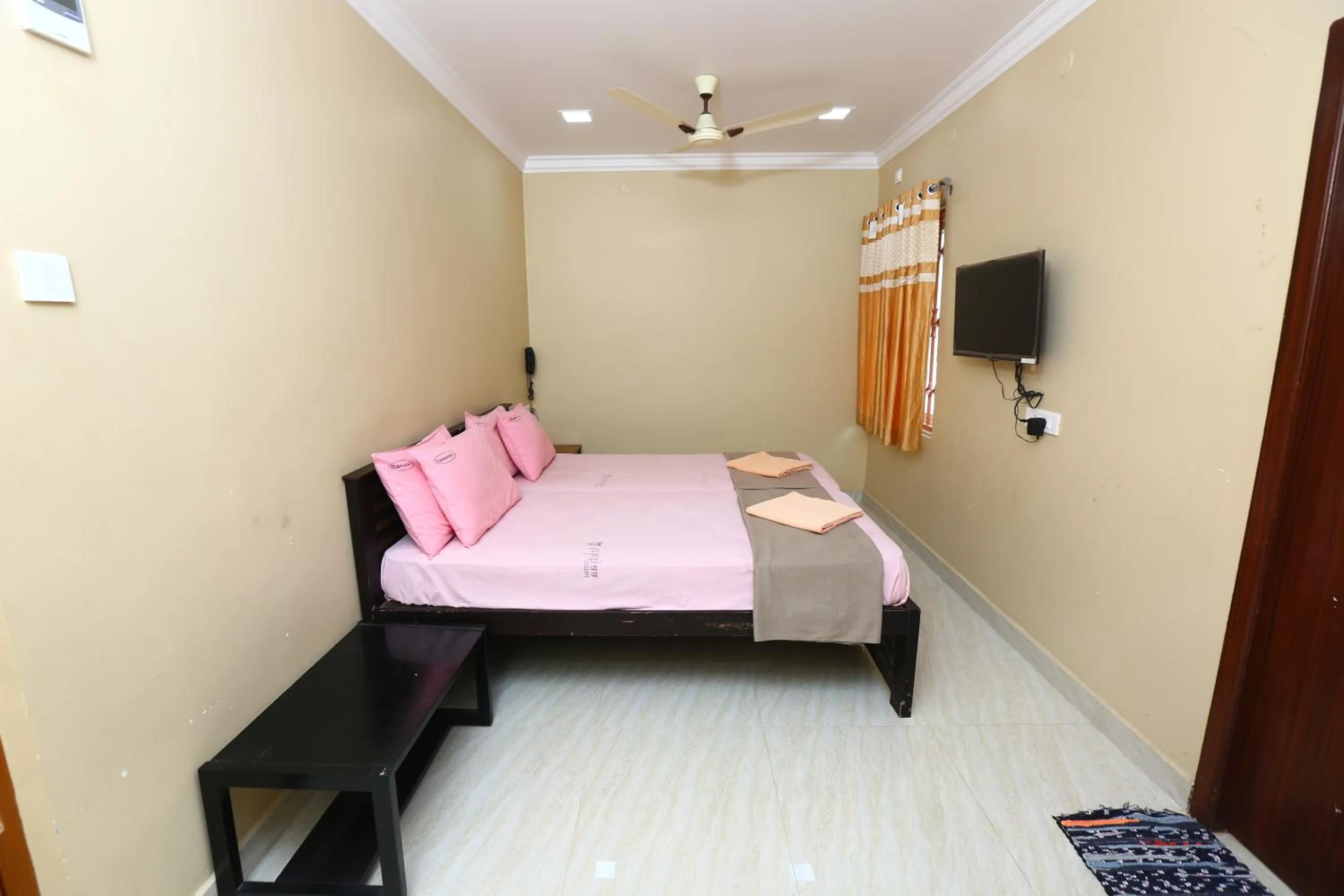 Bed in Ramana's Home Stay-Near Railway Station and Bus Stand