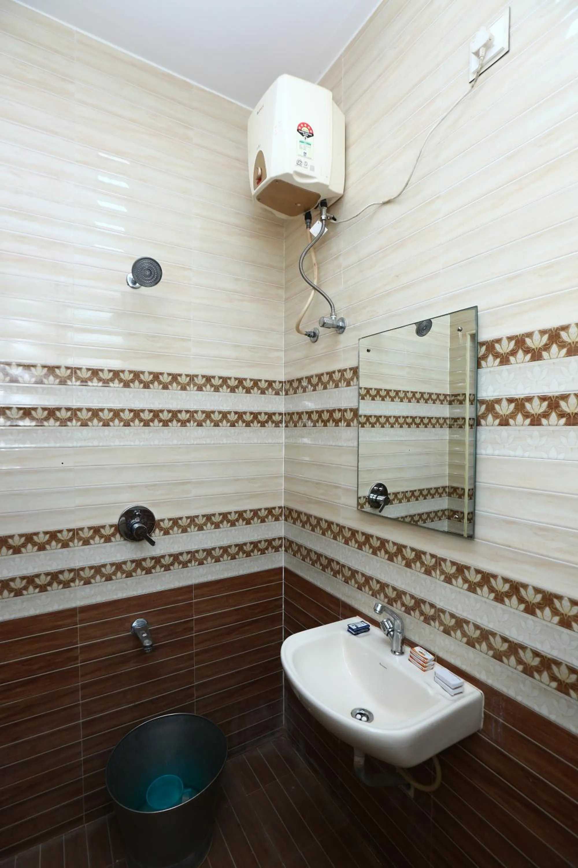 Shower in Ramana's Home Stay-Near Railway Station and Bus Stand