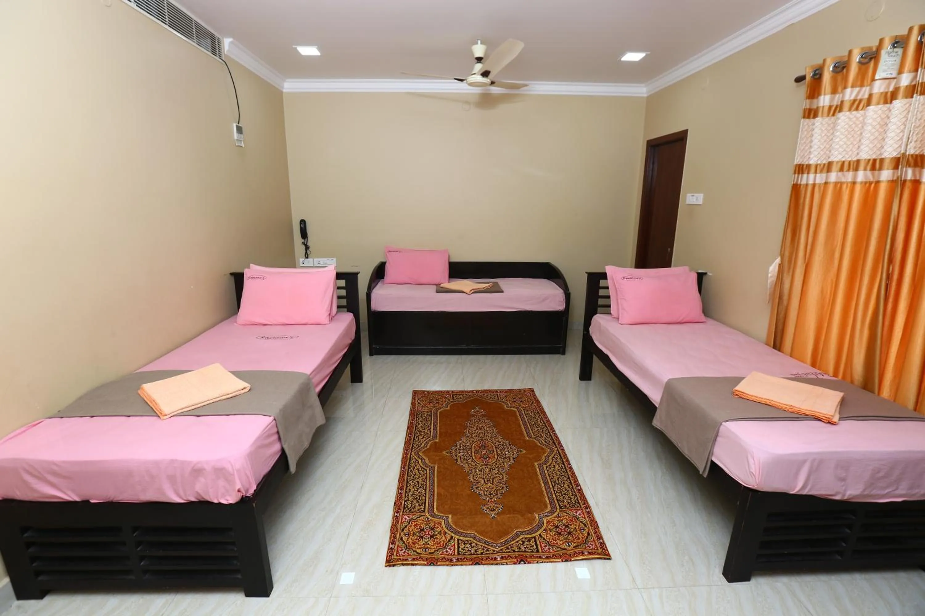 Bed in Ramana's Home Stay-Near Railway Station and Bus Stand