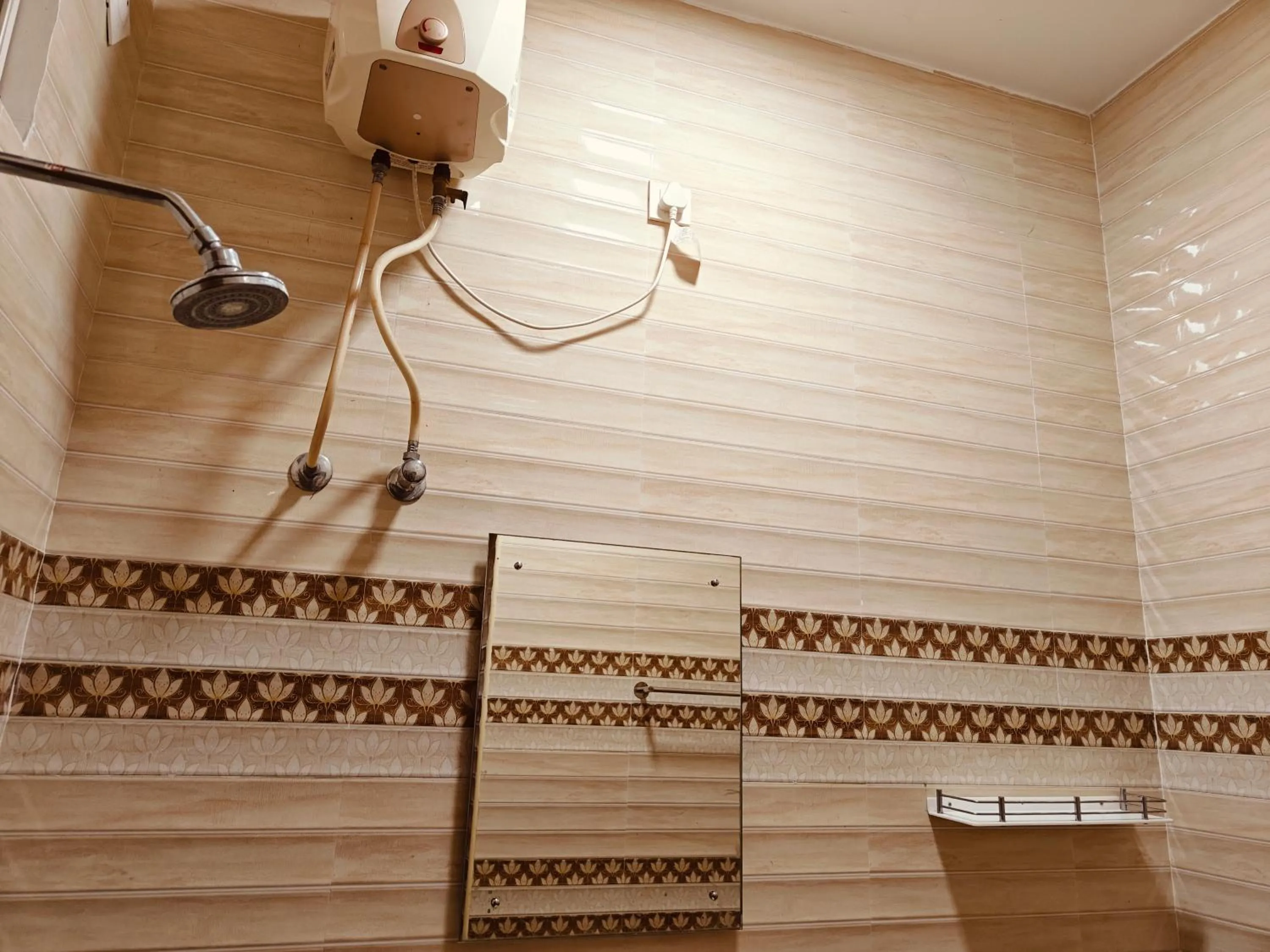 Shower in Ramana's Home Stay-Near Railway Station and Bus Stand