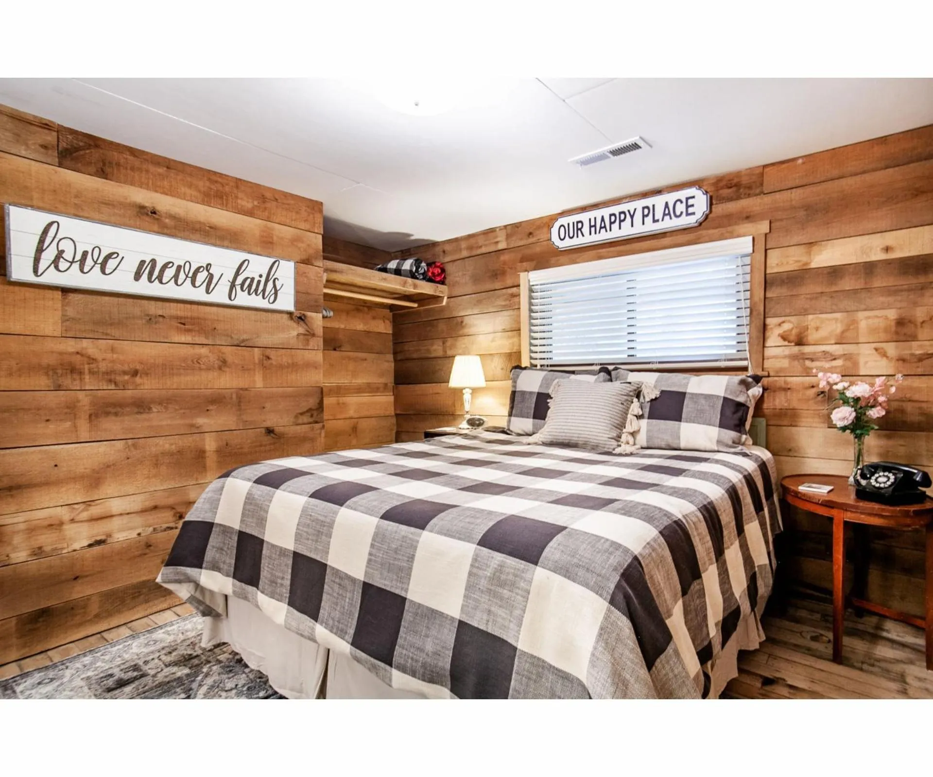 Bedroom, Bed in Beary Relaxing Cabin - Rustic with Outdoor Patio