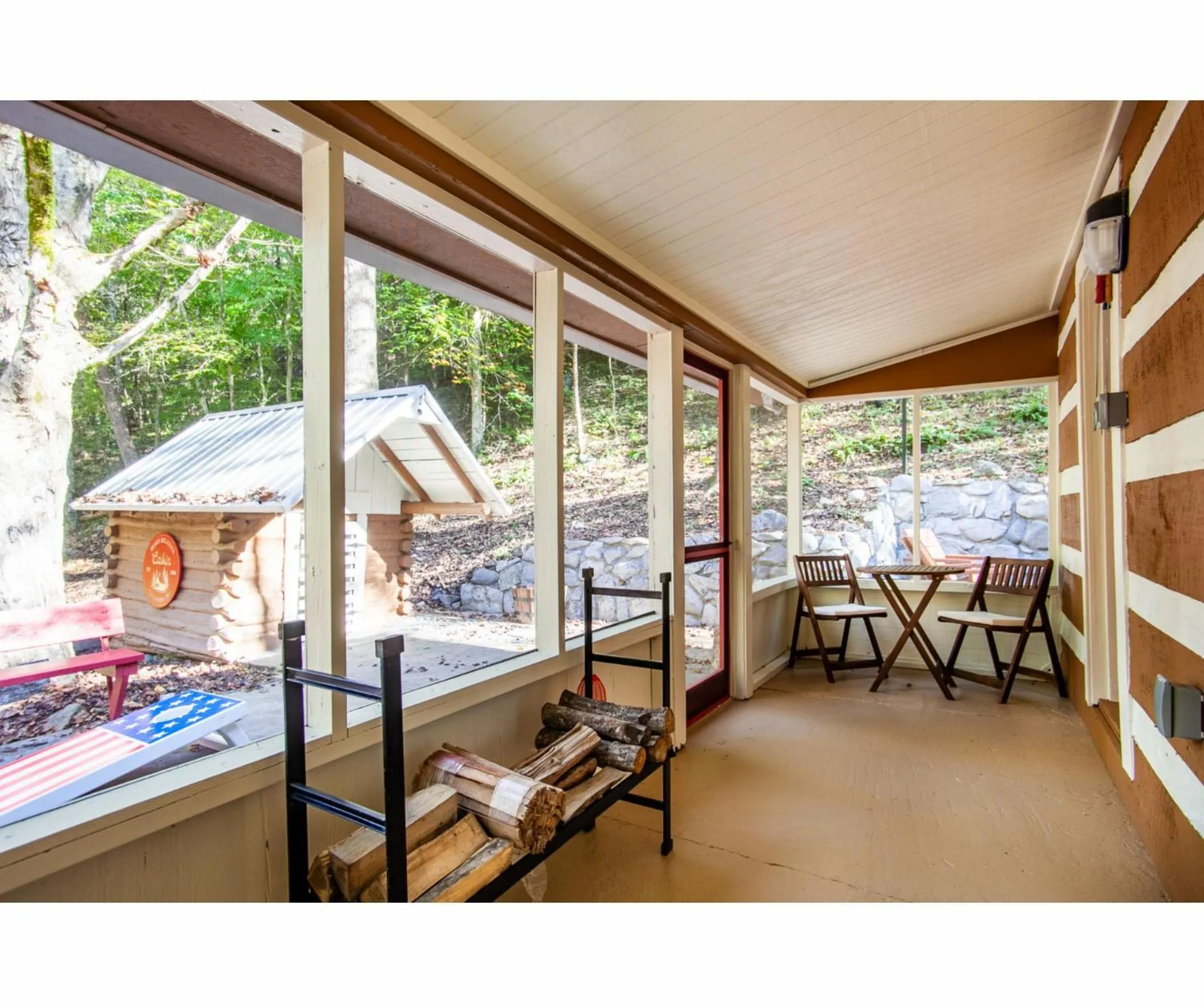 Facade/entrance in Beary Relaxing Cabin - Rustic with Outdoor Patio