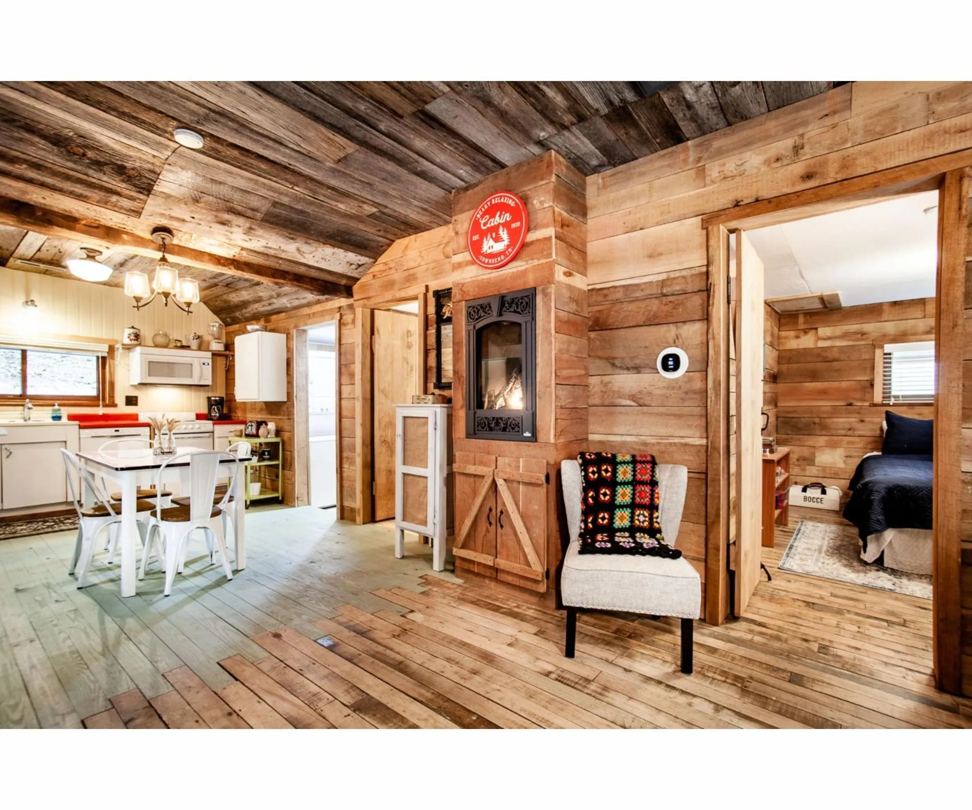 Dining area in Beary Relaxing Cabin - Rustic with Outdoor Patio