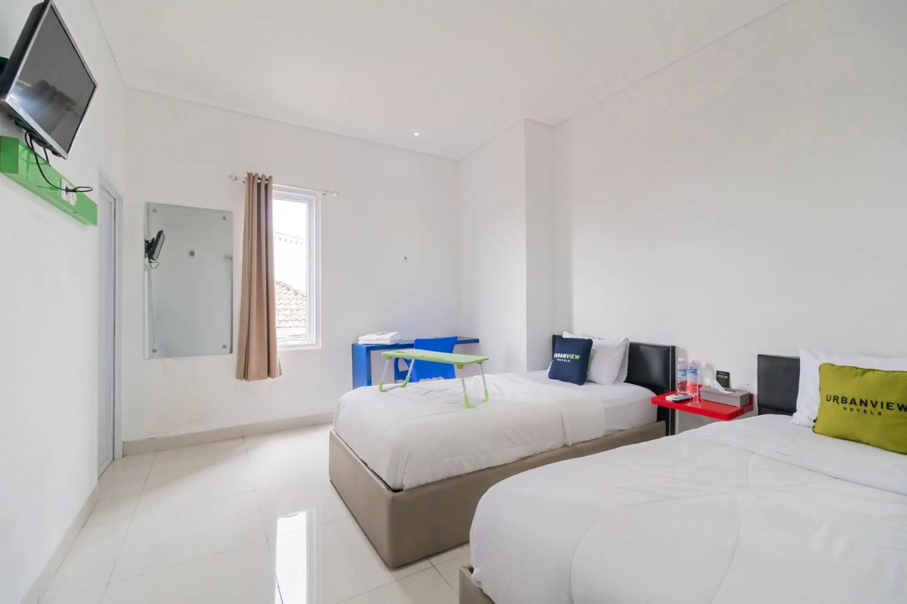 Photo of the whole room, Bed in Urbanview Hotel Ephe Palembang by RedDoorz