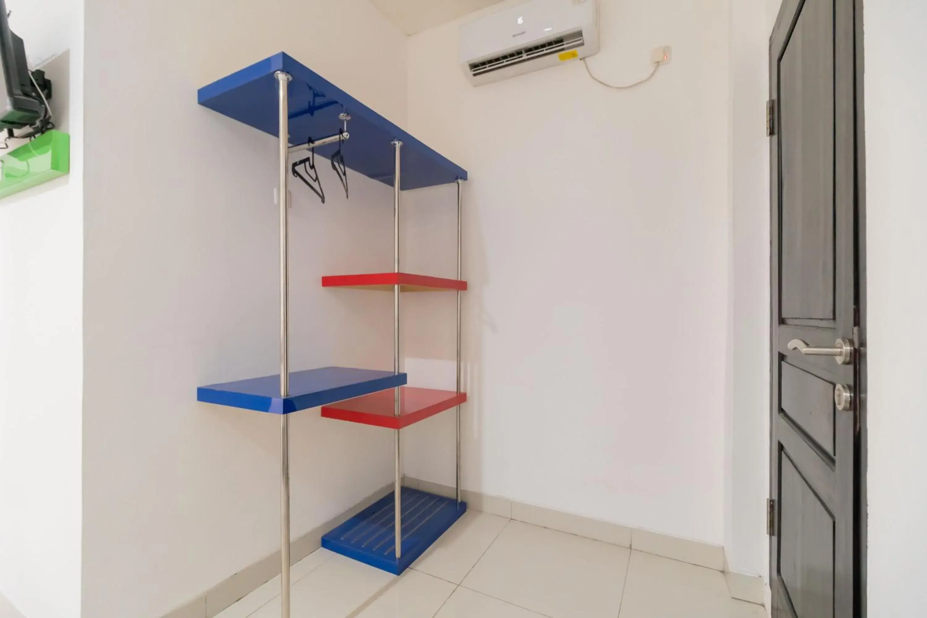 TV and multimedia in Urbanview Hotel Ephe Palembang by RedDoorz TV and multimedia in Urbanview Hotel Ephe Palembang by RedDoorz