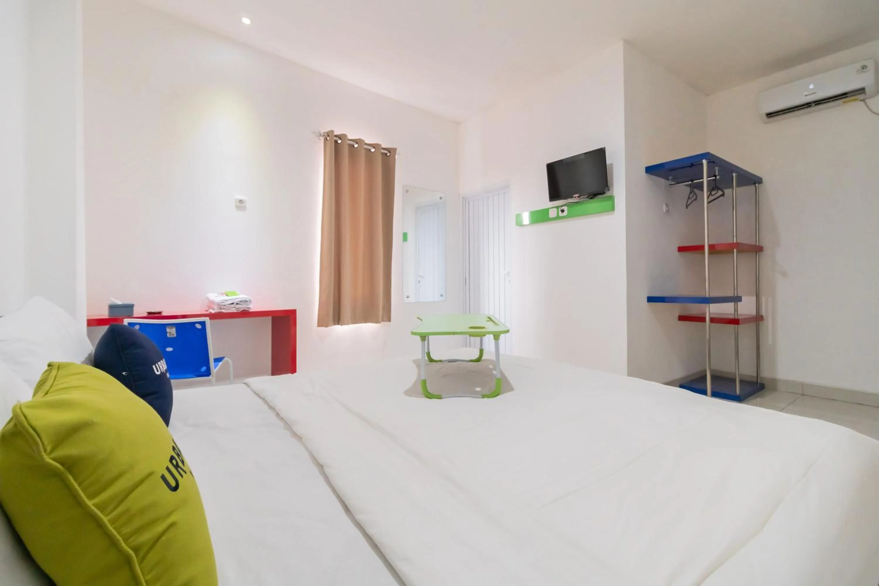 Photo of the whole room, Bed in Urbanview Hotel Ephe Palembang by RedDoorz