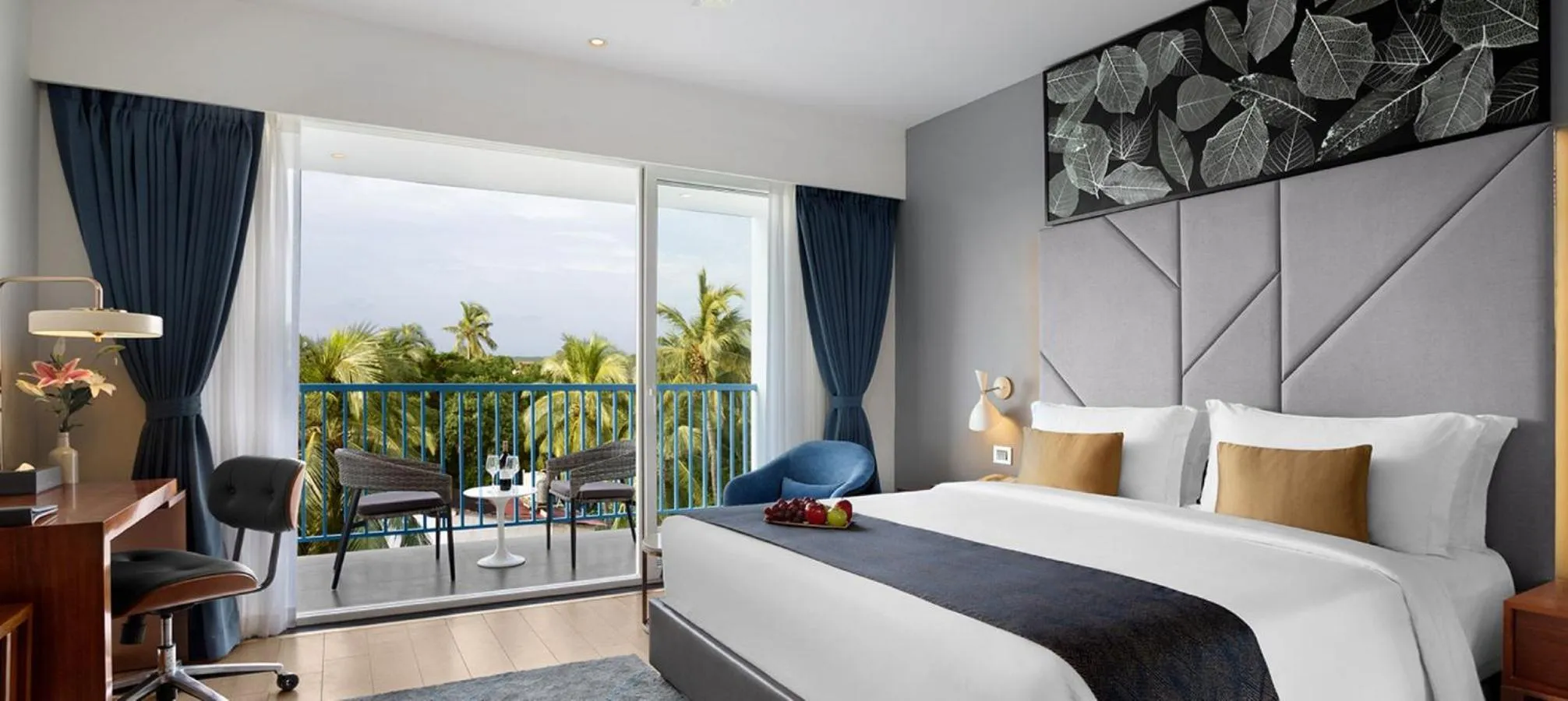 Seating area, Bed in De Mandarin Hotel Goa