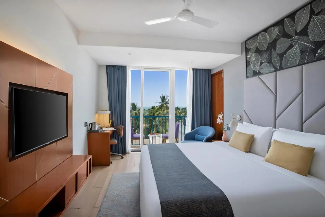 Balcony/Terrace, Bed in De Mandarin Hotel Goa