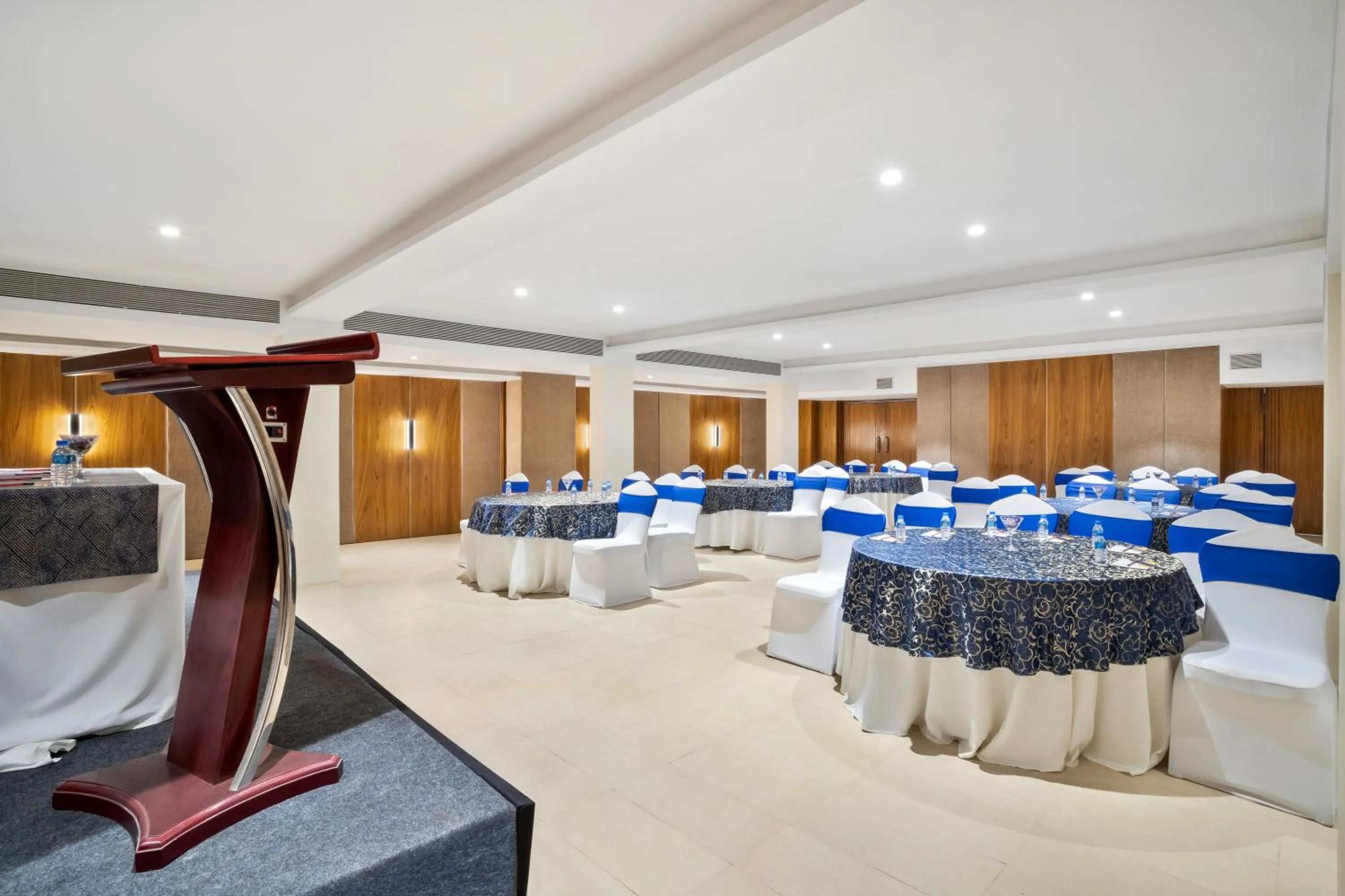 Banquet/Function facilities in De Mandarin Hotel Goa