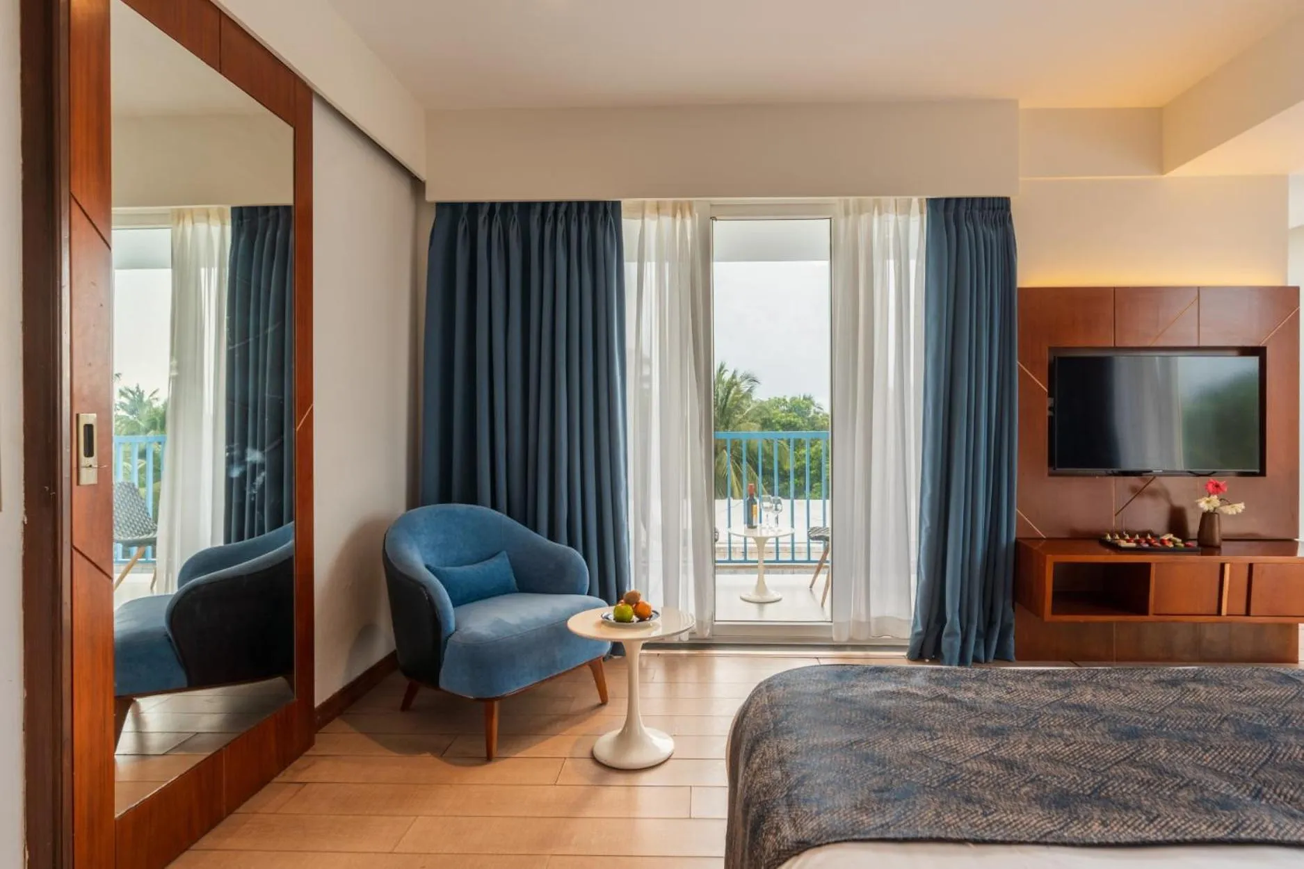 Bed in De Mandarin Hotel Goa