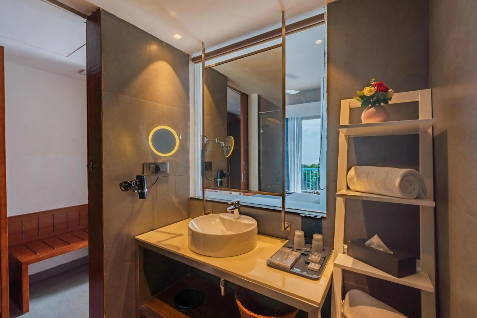 Bathroom in De Mandarin Hotel Goa