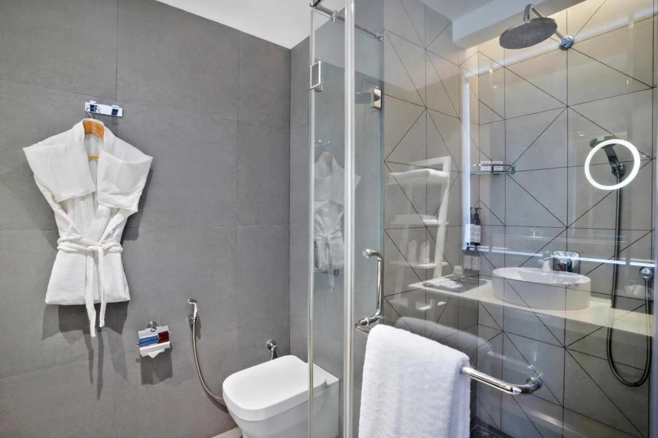 Bathroom in De Mandarin Hotel Goa