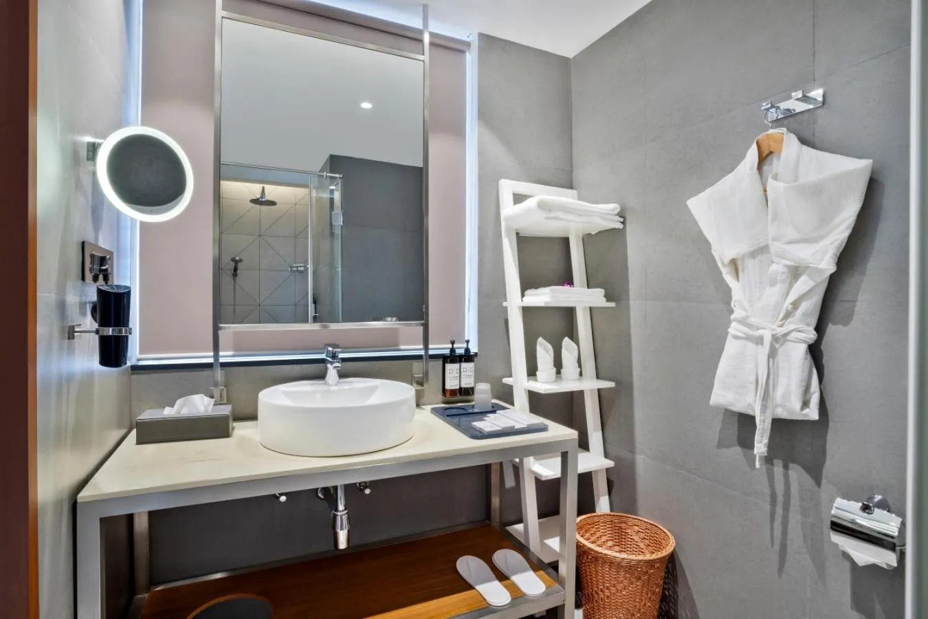 Bathroom in De Mandarin Hotel Goa