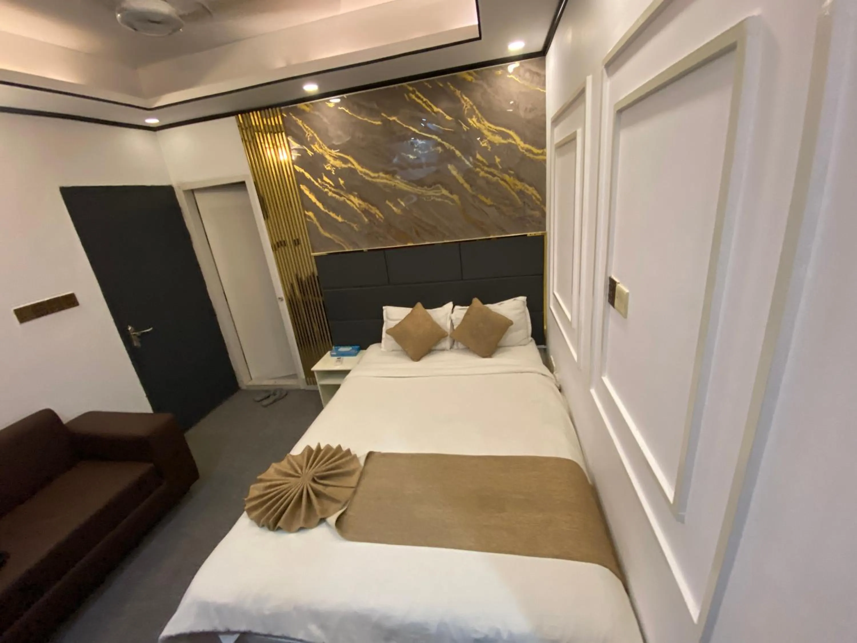 Bed in The Grand Mafi Hotel & Spa