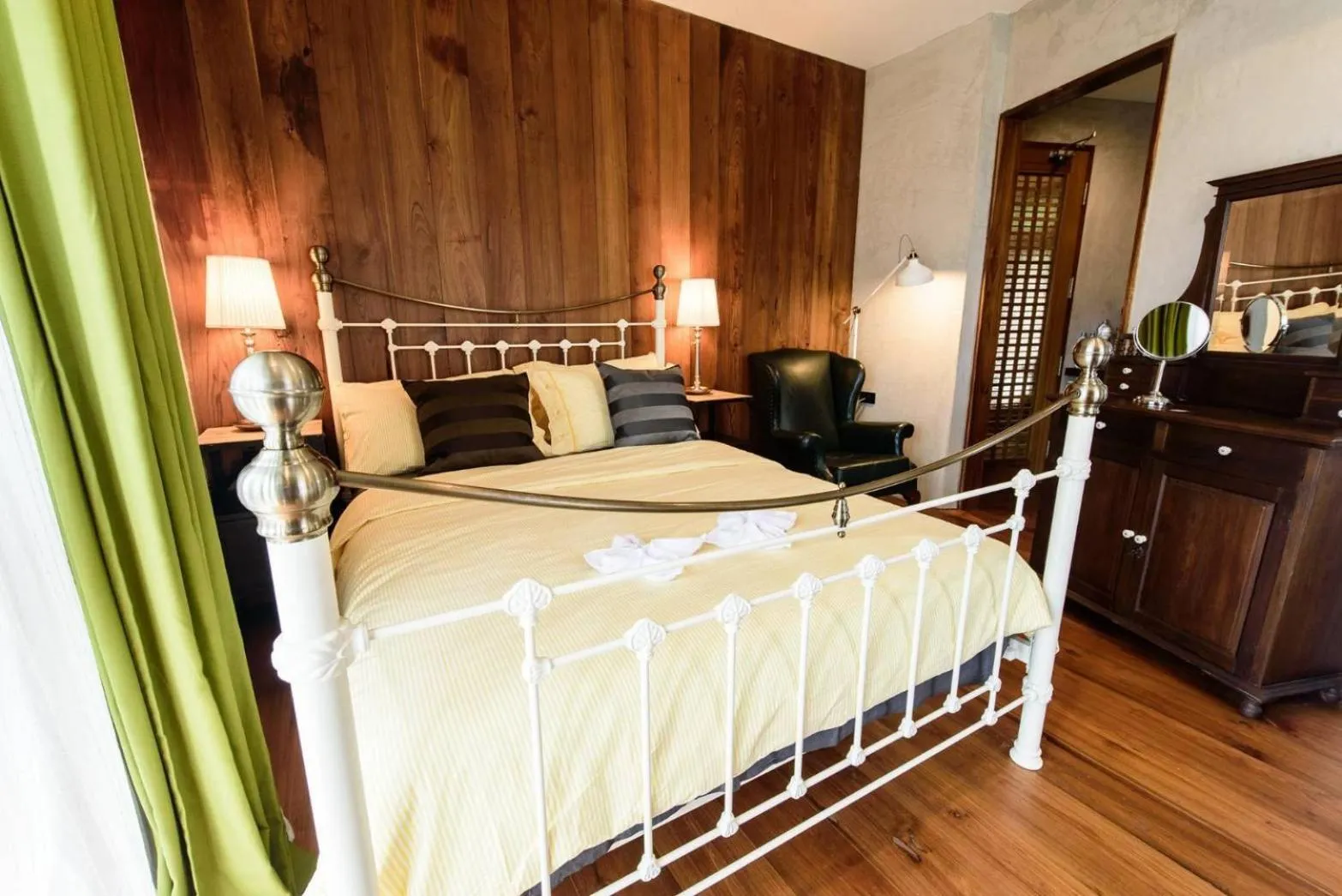 Bedroom, Bed in RoomQuest Rimrabeang at Amphawa